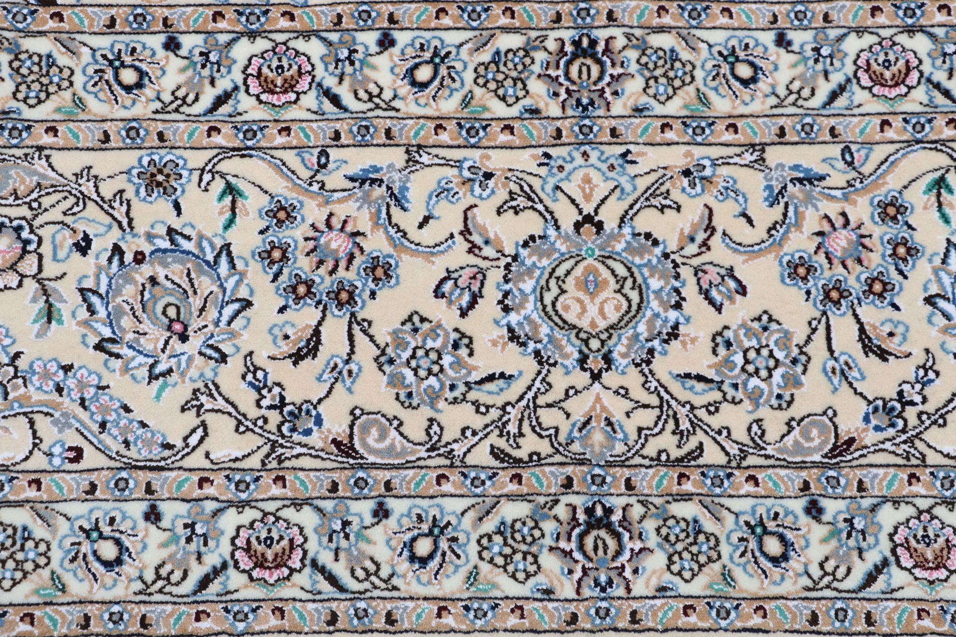 Nain Perserteppich 305 × 415 cm aus Wolle & Seide, handgeknüpft
