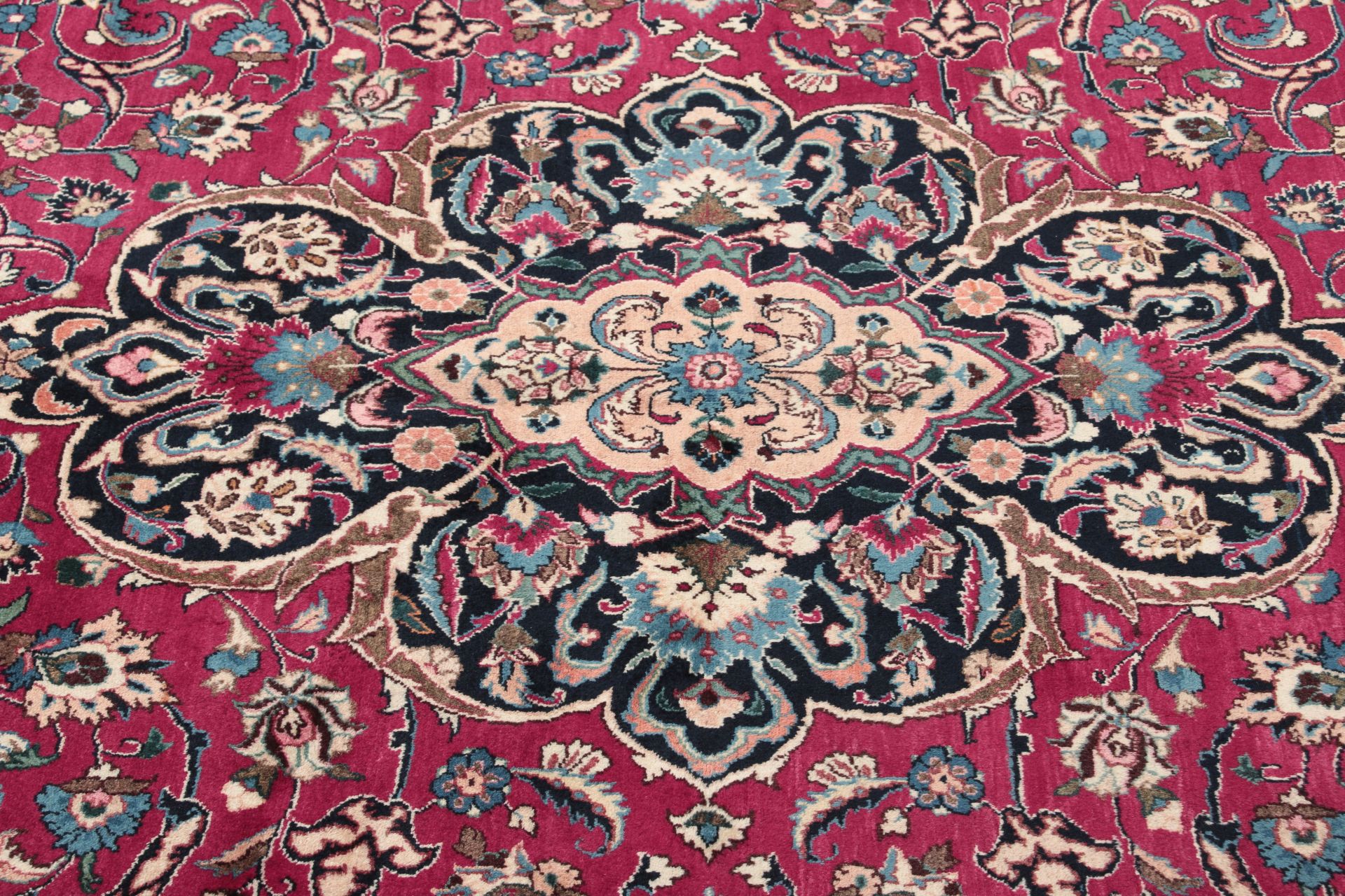 Mashhad Perserteppich aus Iran, 297 × 380 cm