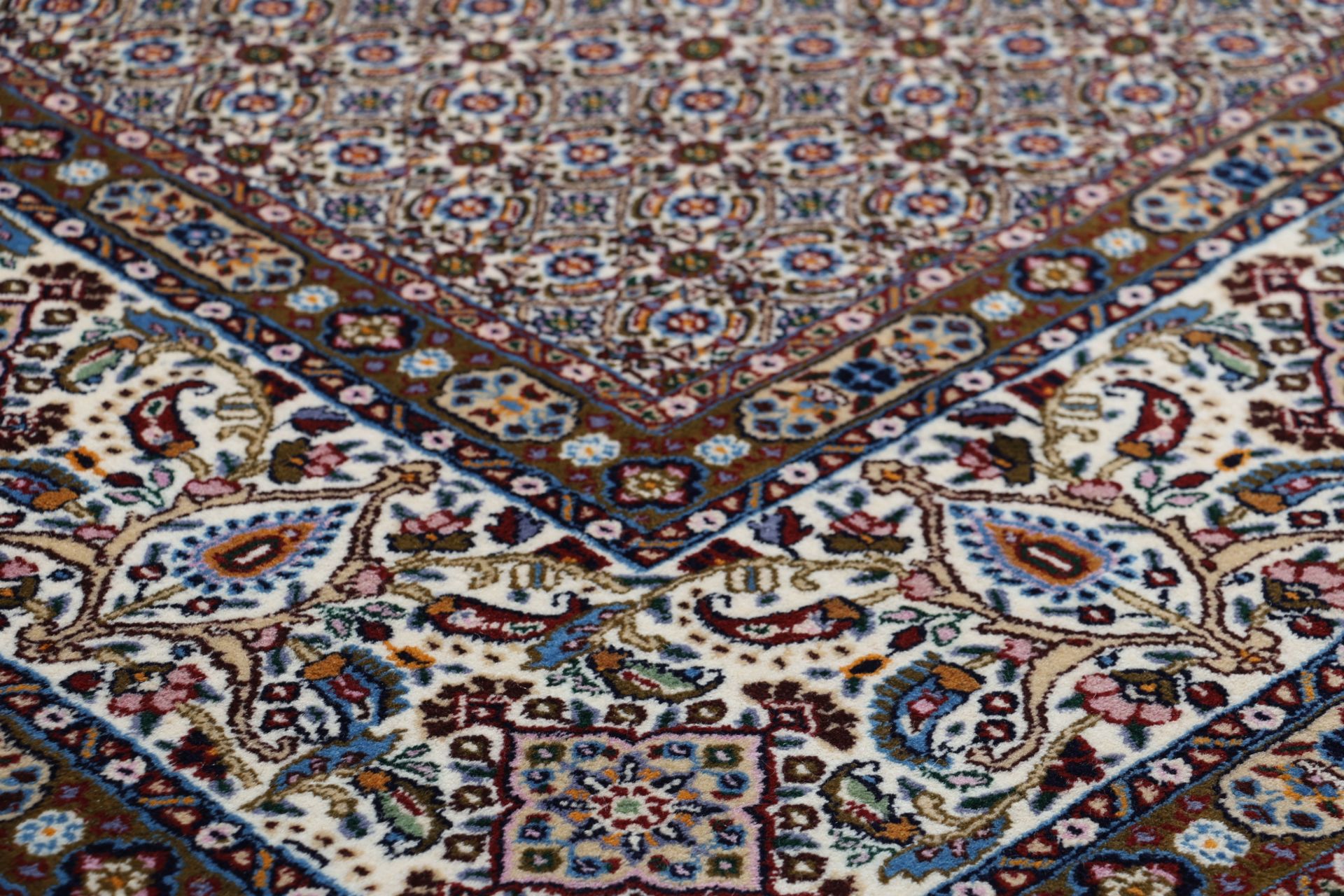 Moud Perserteppich 293 × 395 cm aus Wolle & Seide, handgeknüpft