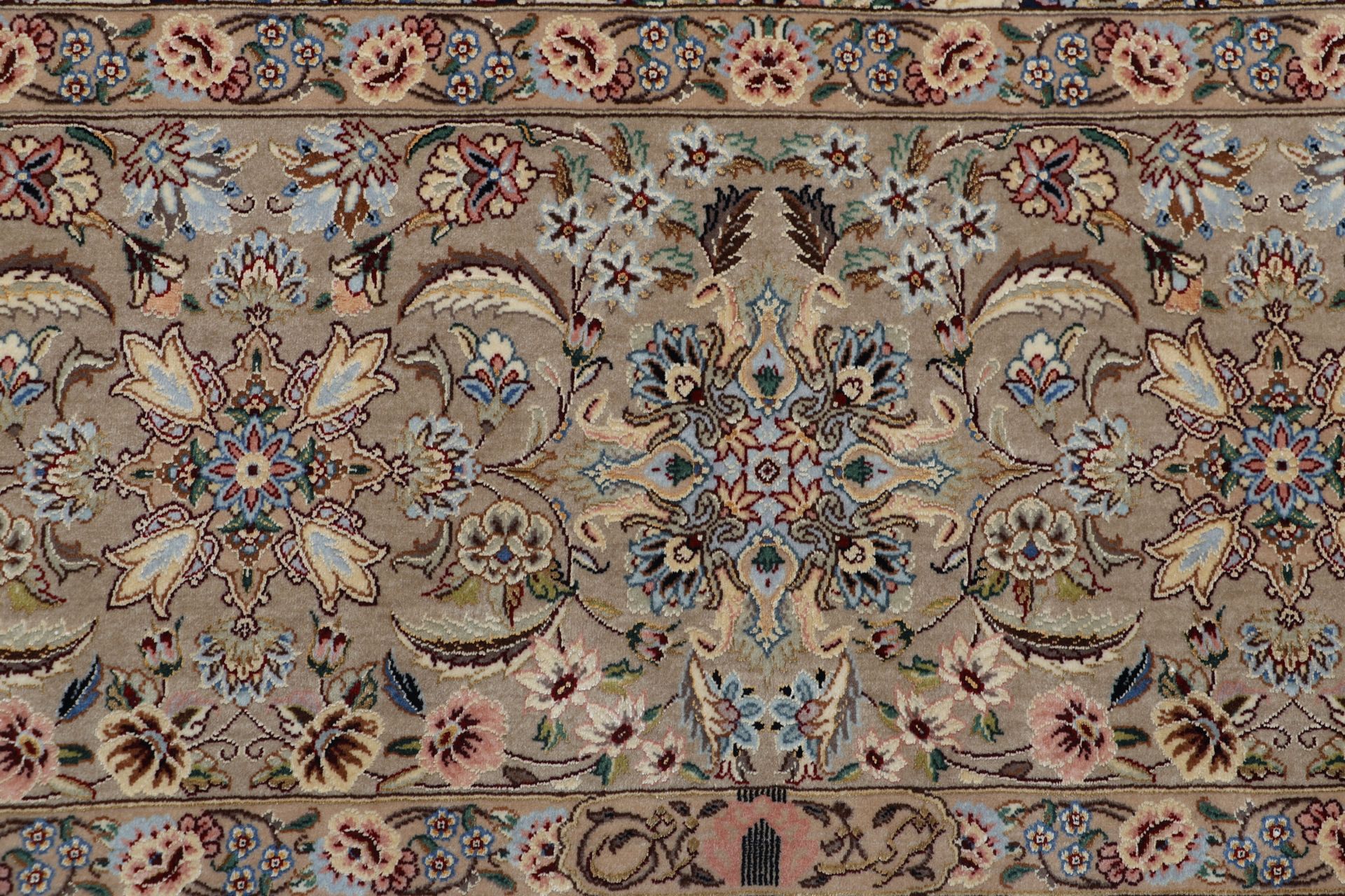 perserteppich-isfahan-290-x-385-cm-schurwolle-seide-handgeknupft-5 Isfahan Perserteppich 290 × 385 cm aus Wolle & Seide, handgeknüpft
