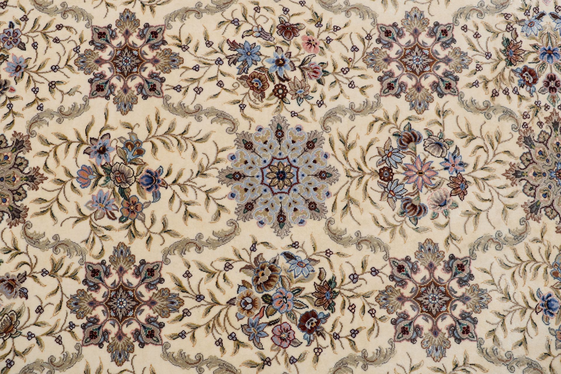 perserteppich-isfahan-290-x-385-cm-schurwolle-seide-handgeknupft-6 Isfahan Perserteppich 290 × 385 cm aus Wolle & Seide, handgeknüpft