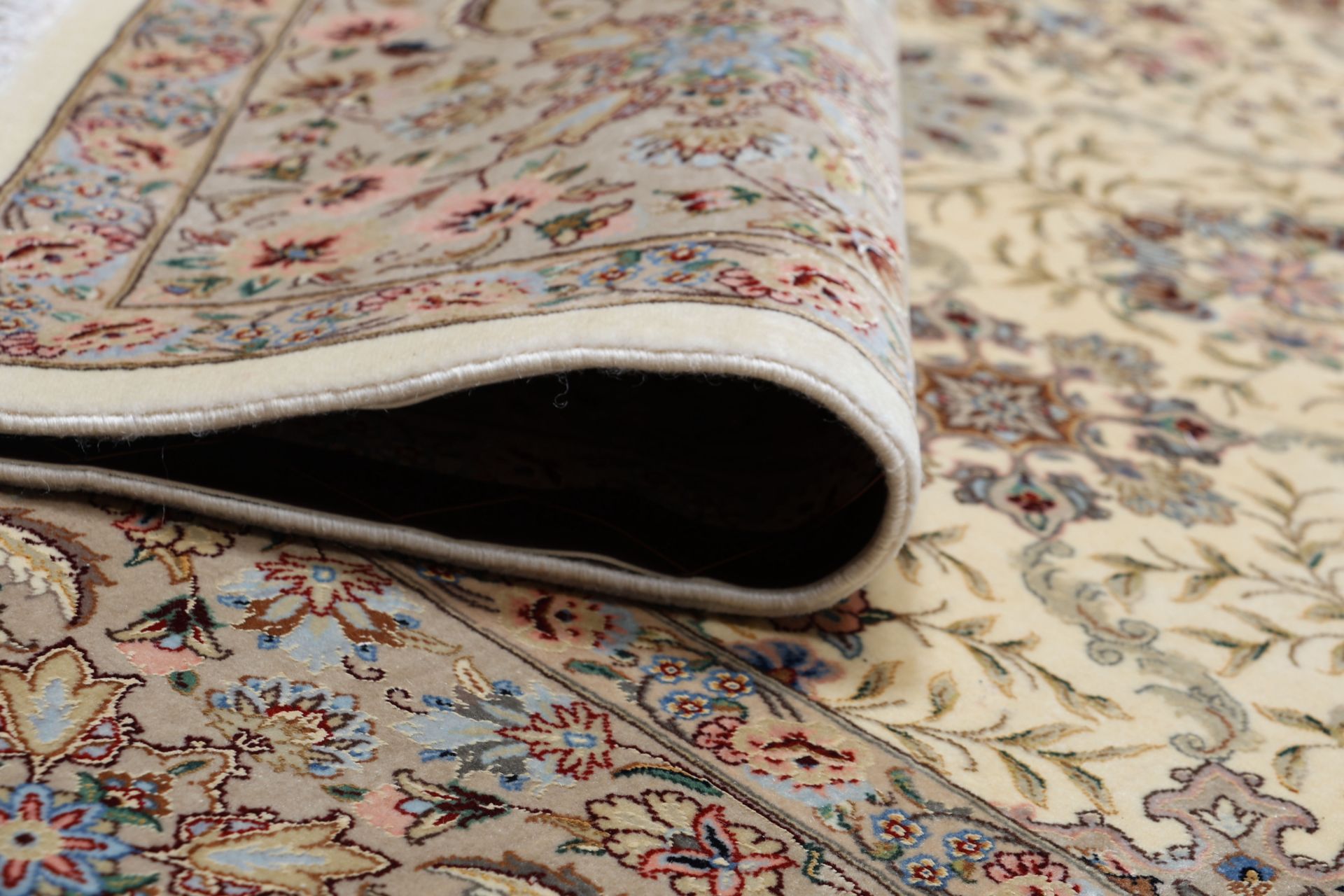 perserteppich-isfahan-290-x-385-cm-schurwolle-seide-handgeknupft-7 Isfahan Perserteppich 290 × 385 cm aus Wolle & Seide, handgeknüpft