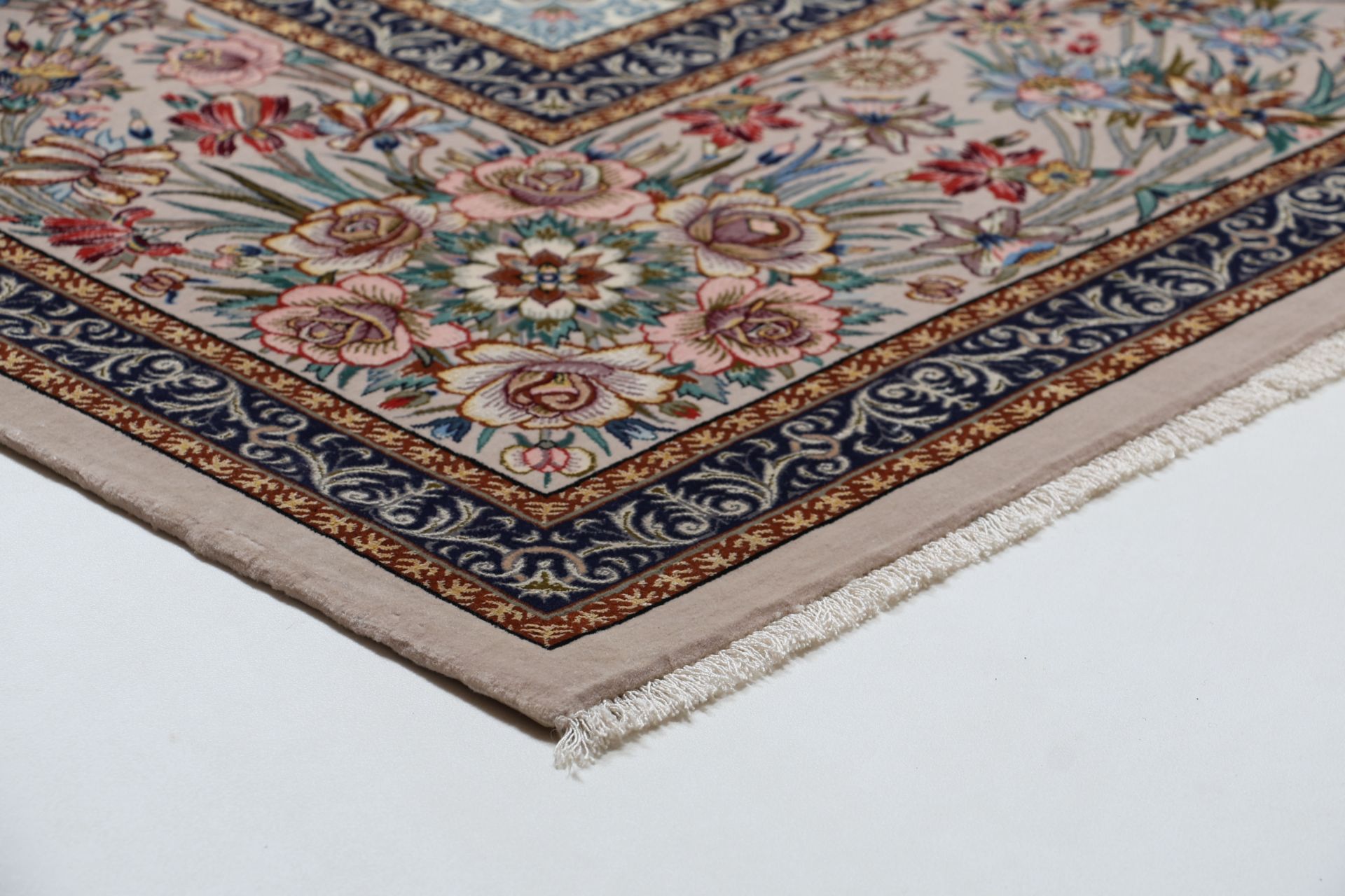 perserteppich-isfahan-300-x-415-cm-schurwolle-seide-handgeknupft-4 Handgeknüpfter Isfahan Perserteppich, 300 × 415 cm, Wolle & Seide