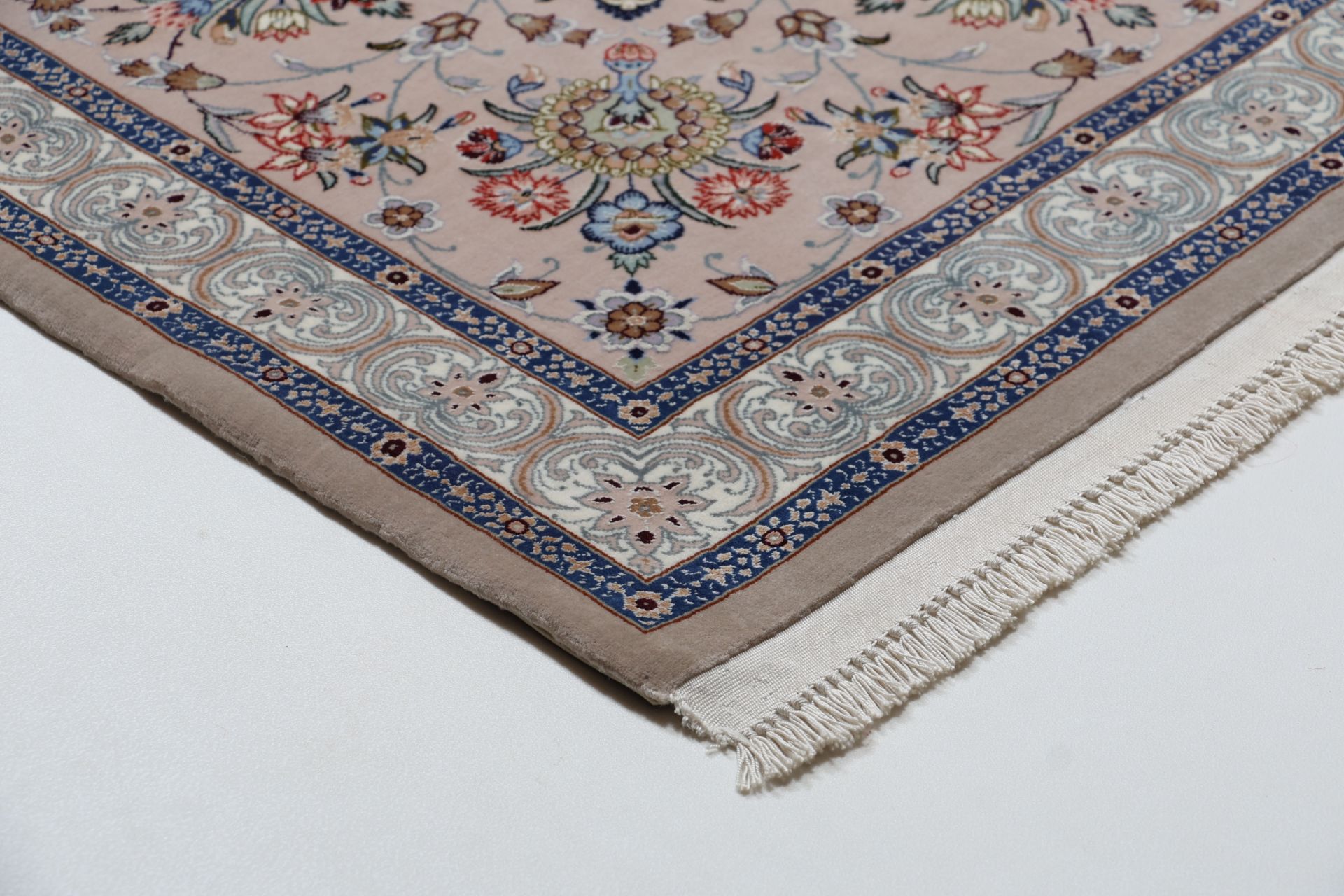perserteppich-isfahan-315-x-425-cm-schurwolle-seide-handgeknupft-4 Handgeknüpfter Isfahan Perserteppich, 315 × 425 cm, Wolle & Seide