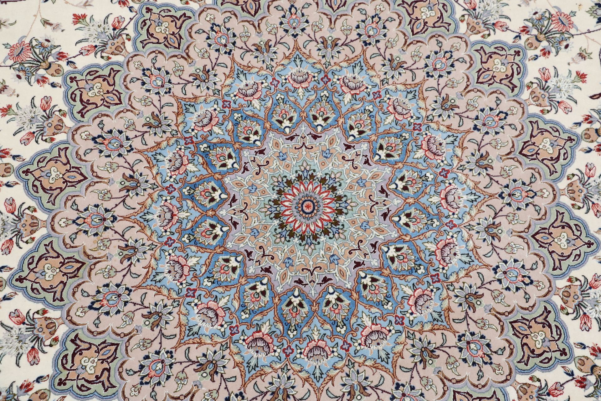perserteppich-isfahan-315-x-425-cm-schurwolle-seide-handgeknupft-6 Handgeknüpfter Isfahan Perserteppich, 315 × 425 cm, Wolle & Seide