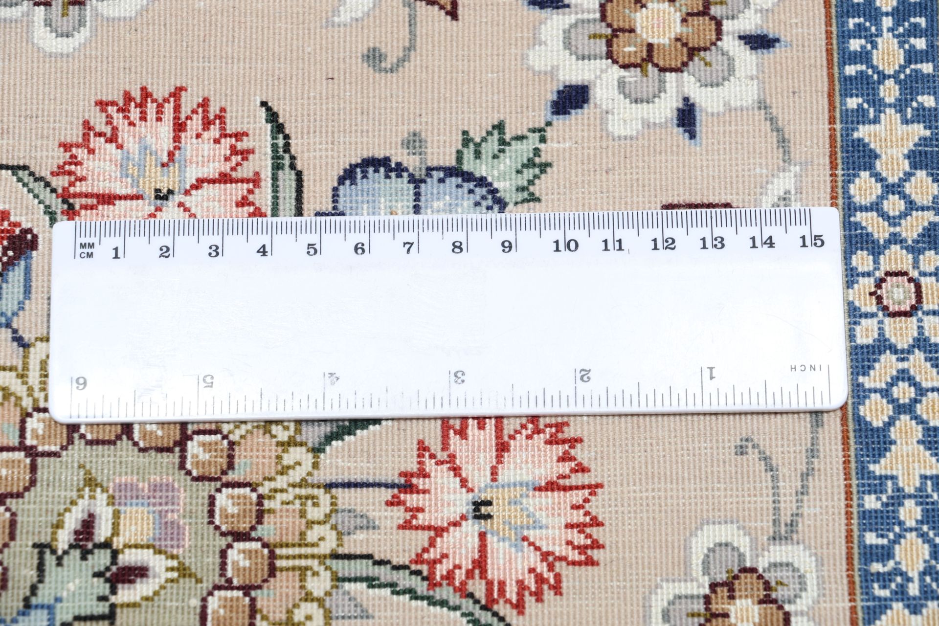 perserteppich-isfahan-315-x-425-cm-schurwolle-seide-handgeknupft-8 Handgeknüpfter Isfahan Perserteppich, 315 × 425 cm, Wolle & Seide