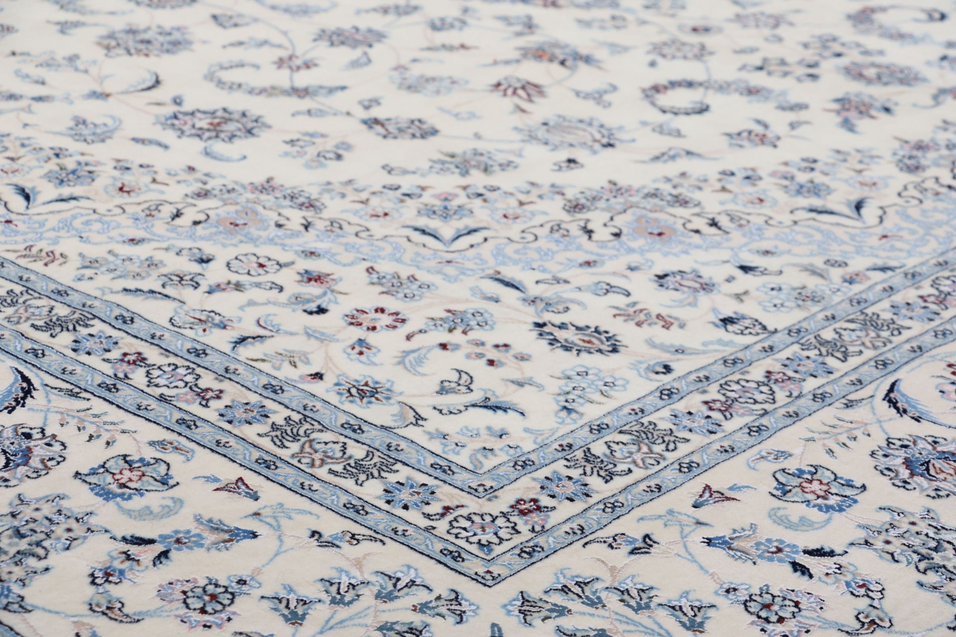 perserteppich-nain-300-x-410-cm-schurwolle-seide-handgeknupft-14 Nain Perserteppich 300 × 410 cm aus Wolle & Seide, handgeknüpft