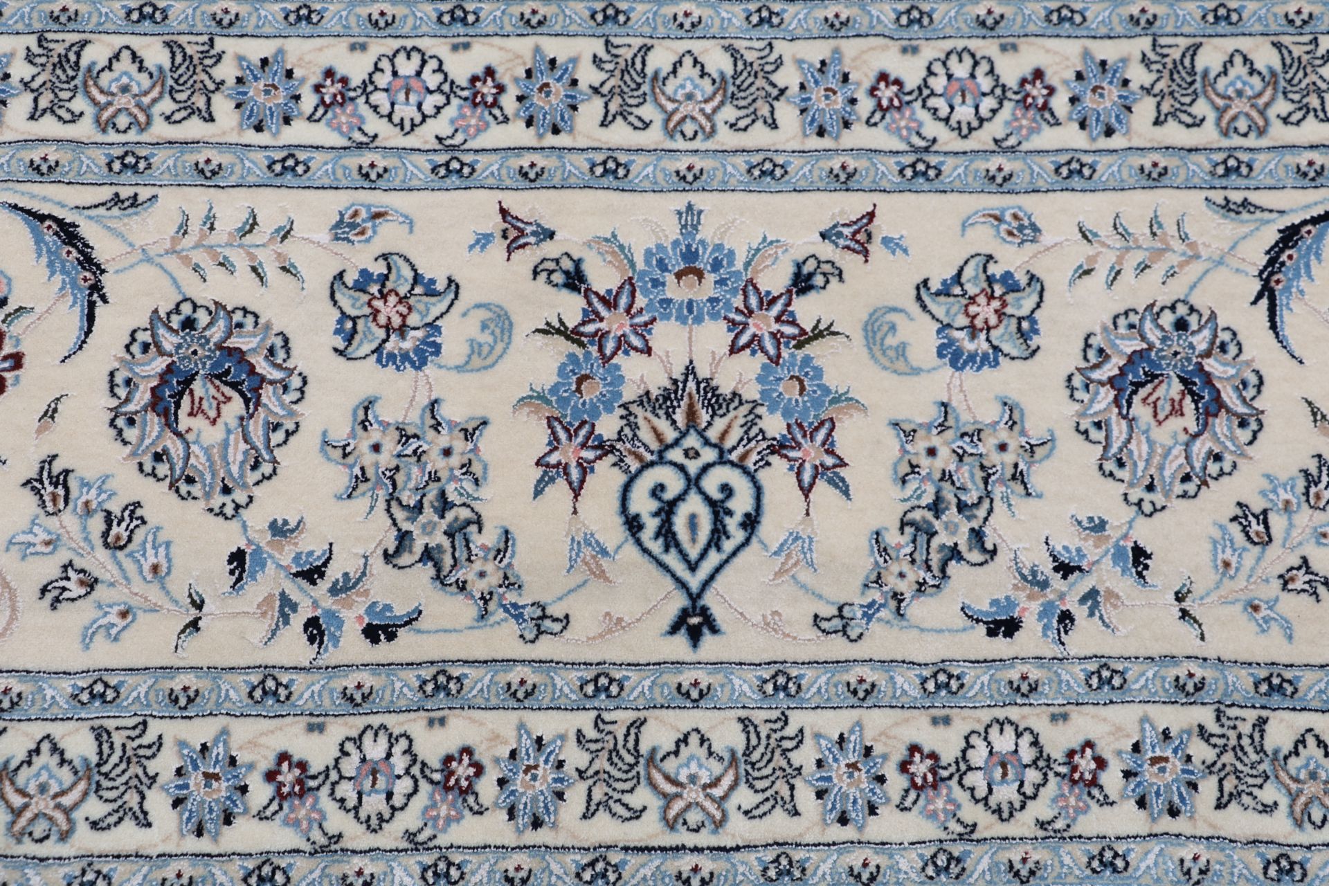 perserteppich-nain-300-x-410-cm-schurwolle-seide-handgeknupft-16 Nain Perserteppich 300 × 410 cm aus Wolle & Seide, handgeknüpft