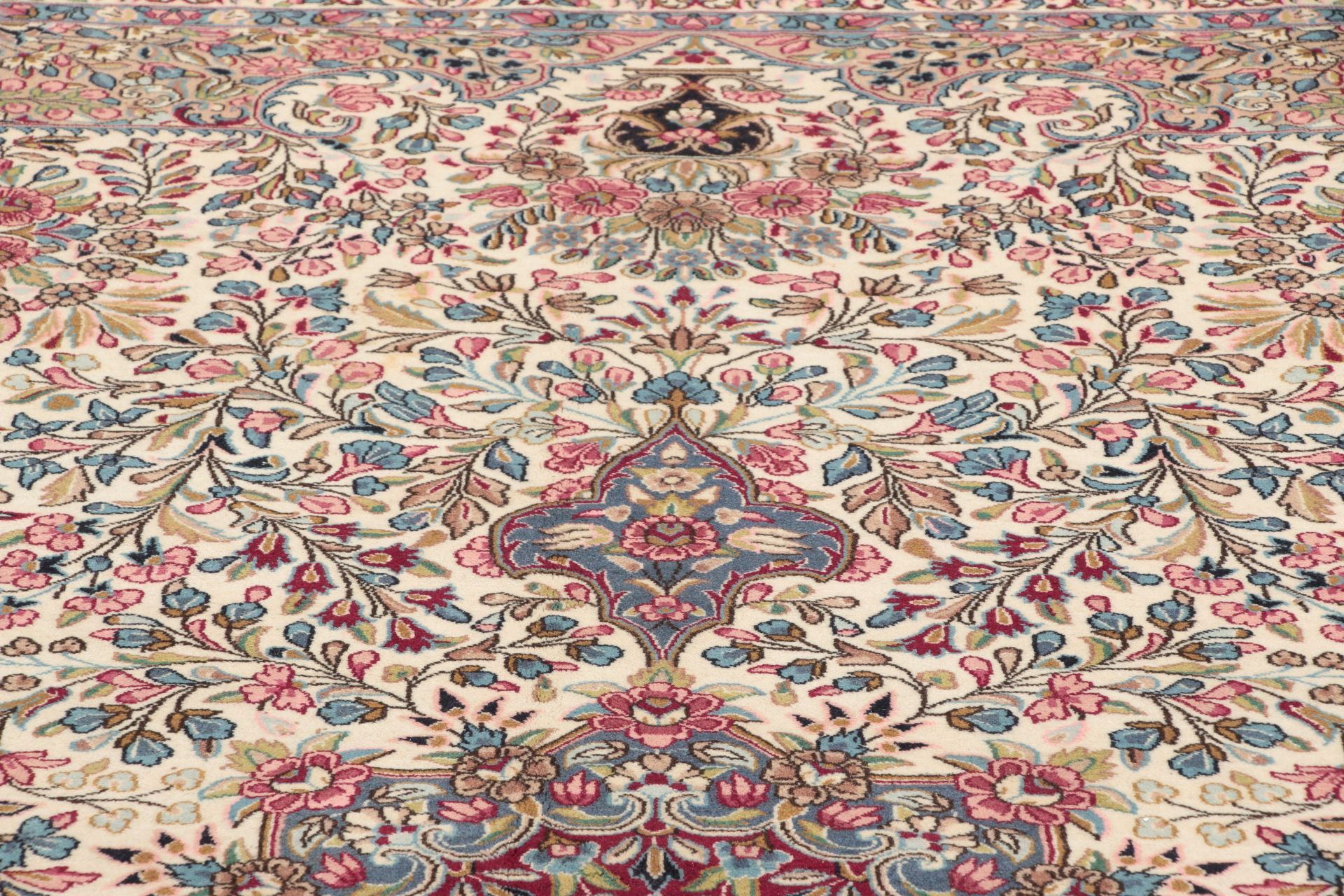 Kerman Perserteppich aus Iran, 285 × 412 cm