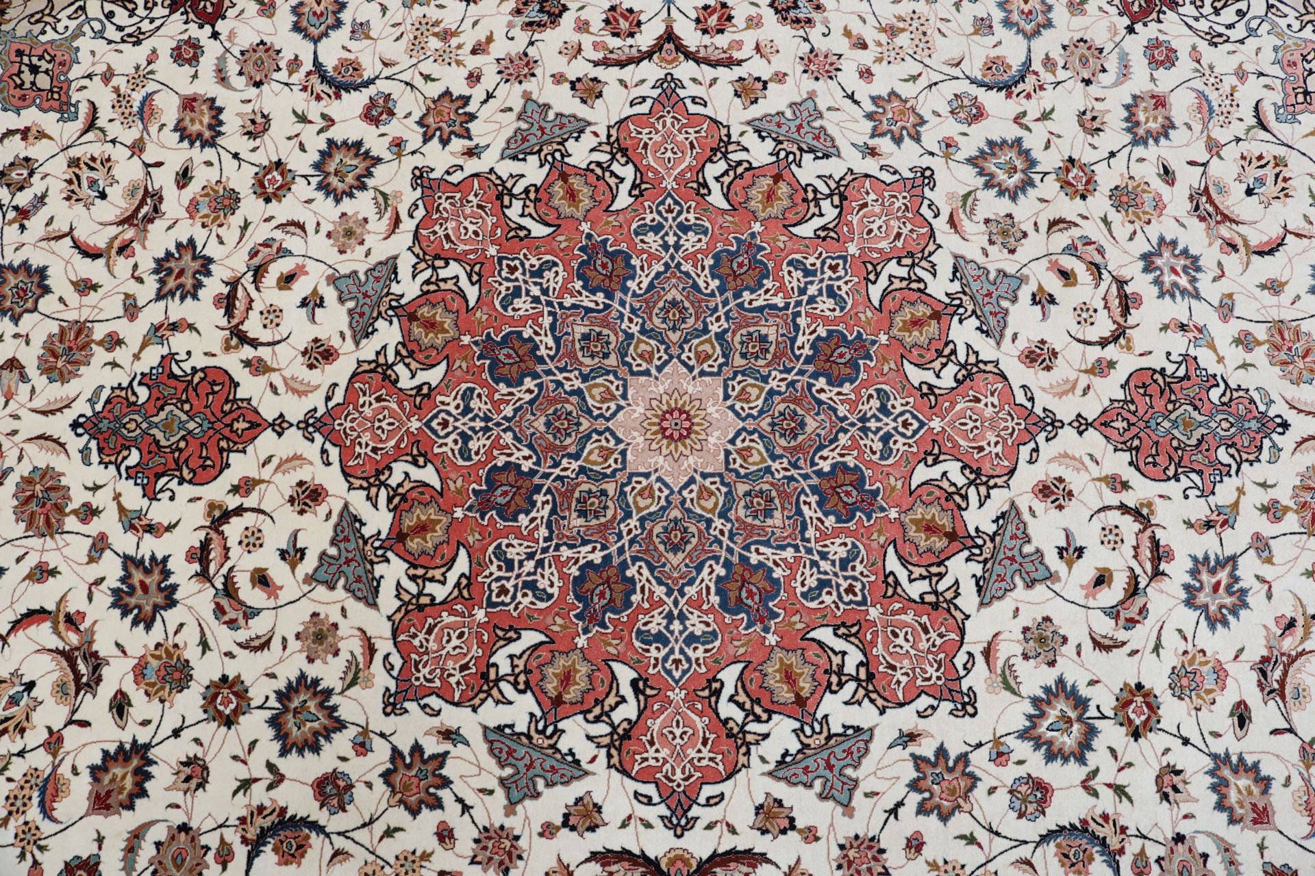 perserteppich-tabriz-300-x-380-cm-schurwolle-seide-handgeknupft-6 Täbriz Perserteppich 300 × 380 cm aus Wolle & Seide, handgeknüpft