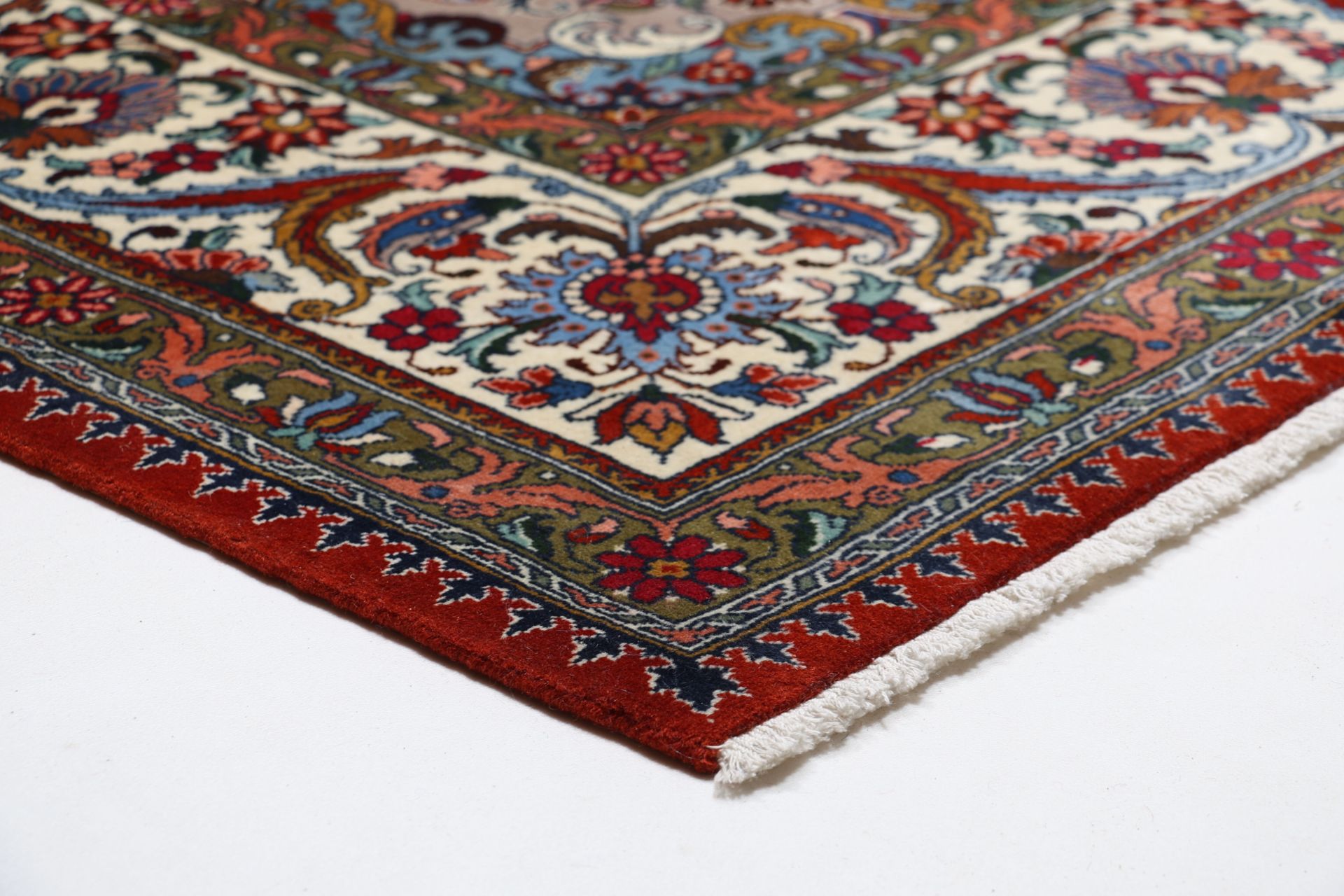 Bakhtiari Perserteppich 305 × 415 cm aus Wolle, handgeknüpft