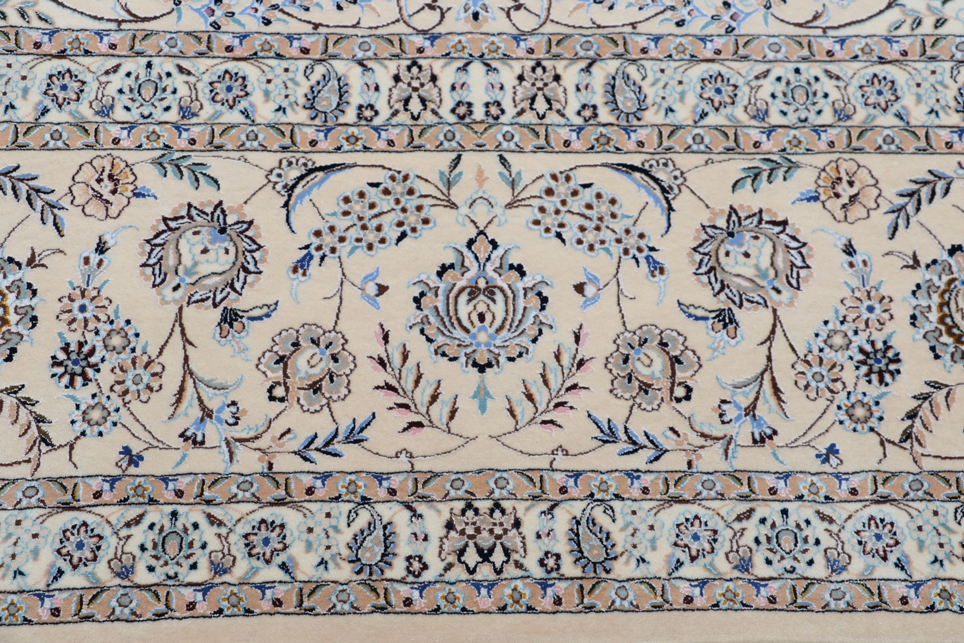 Nain Perserteppich aus Iran, 313 × 407 cm