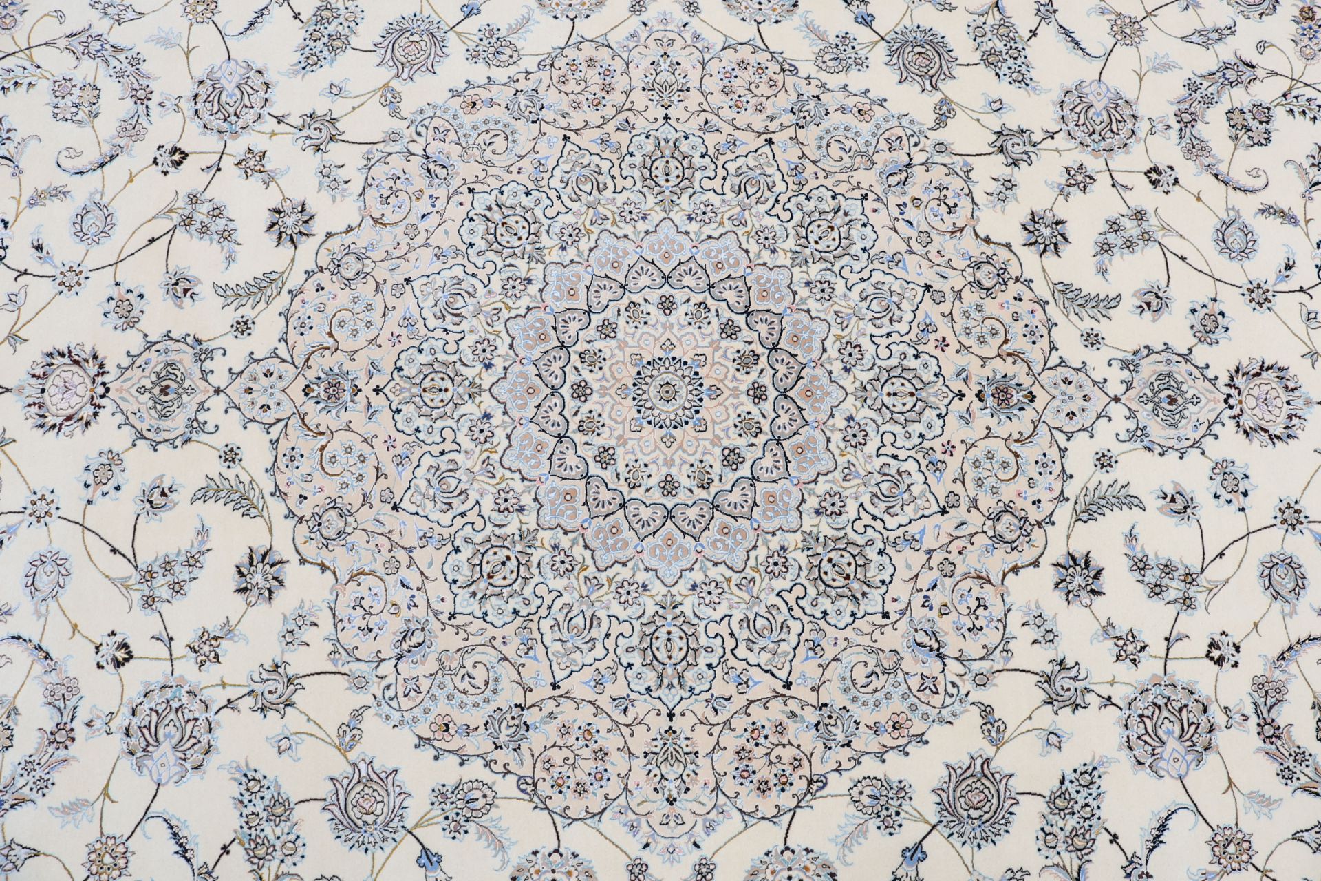 Nain Perserteppich aus Iran, 313 × 407 cm