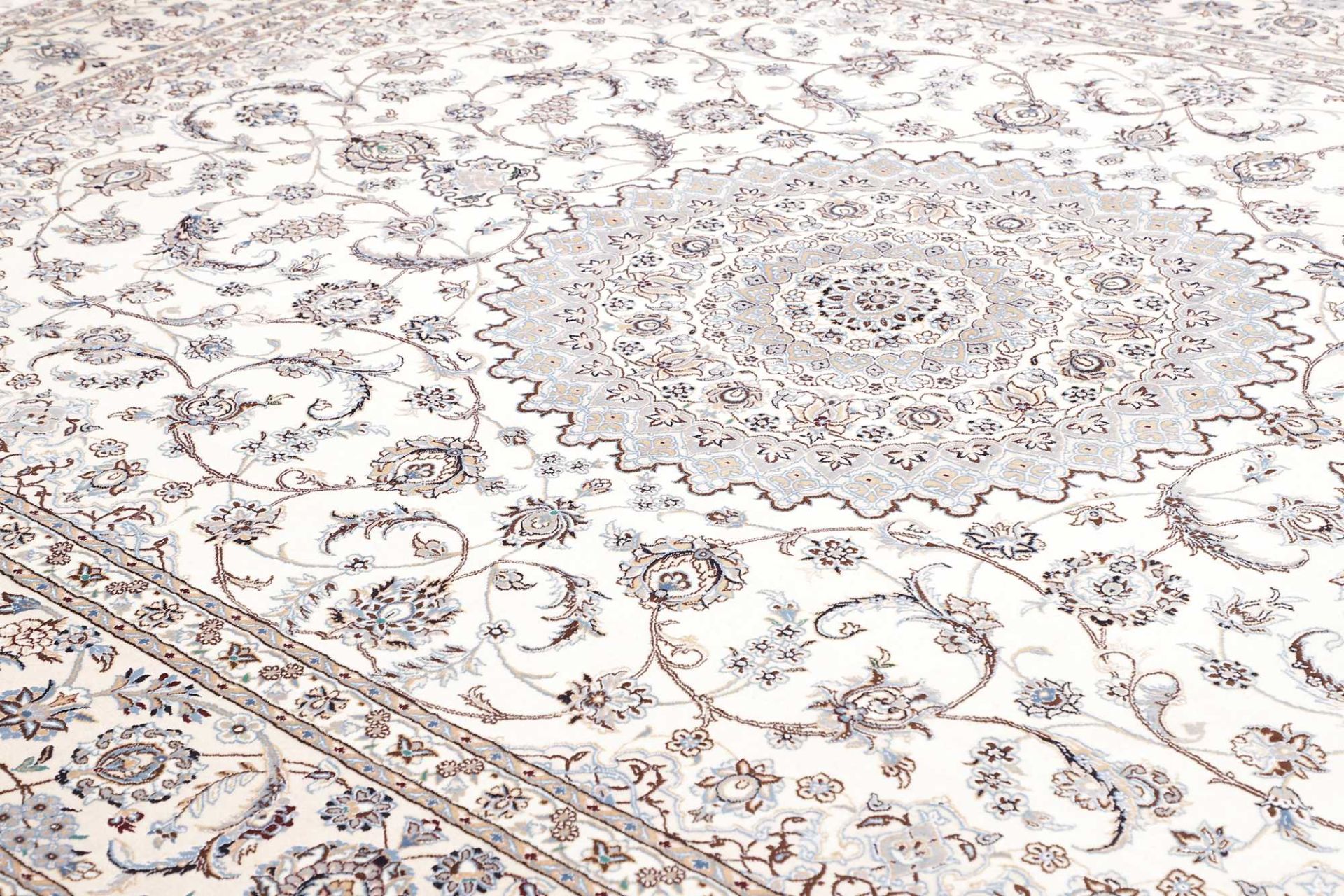 Nain Perserteppich 295 × 405 cm aus Wolle, handgeknüpft