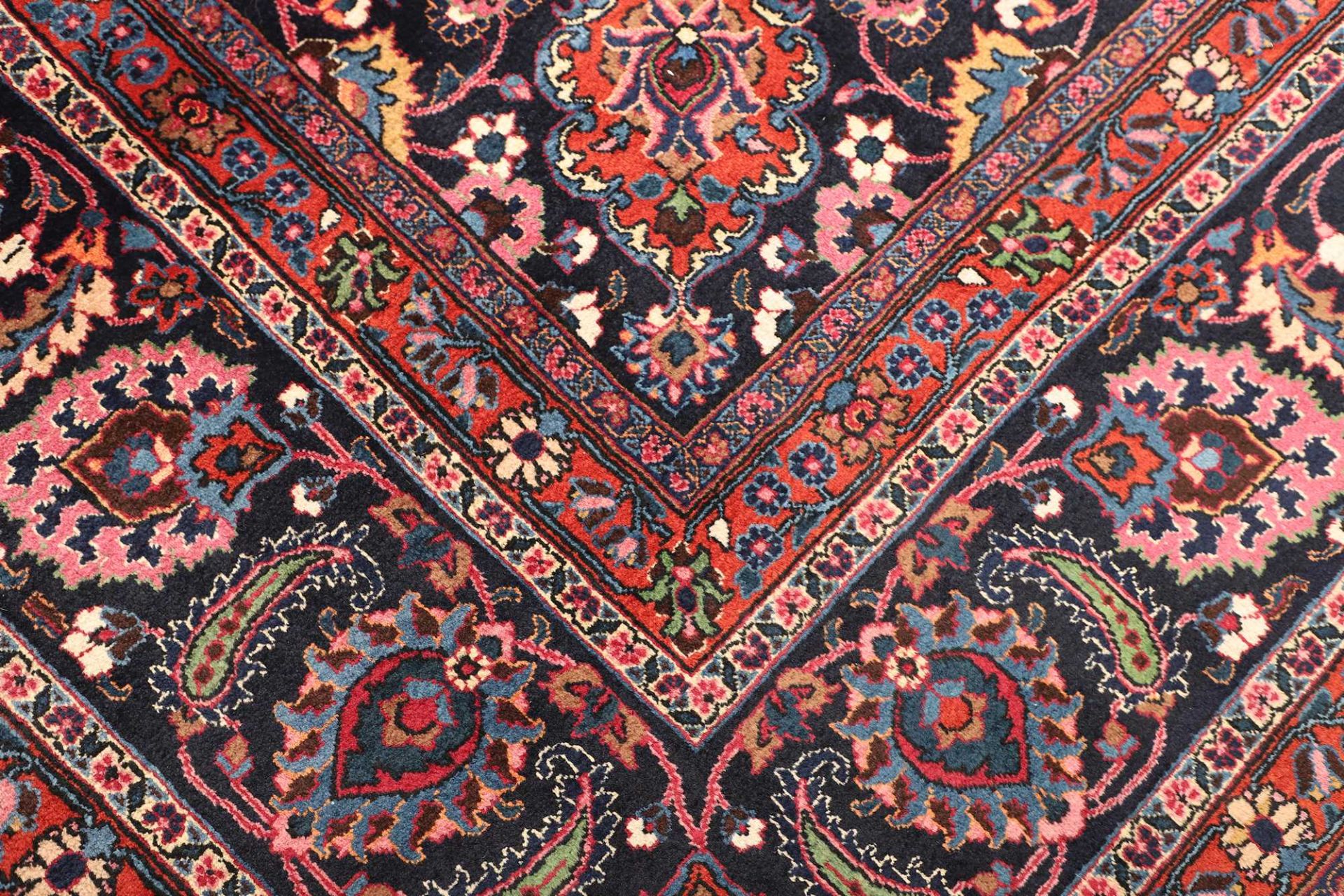 Mashhad Perserteppich aus Iran, 303 × 383 cm