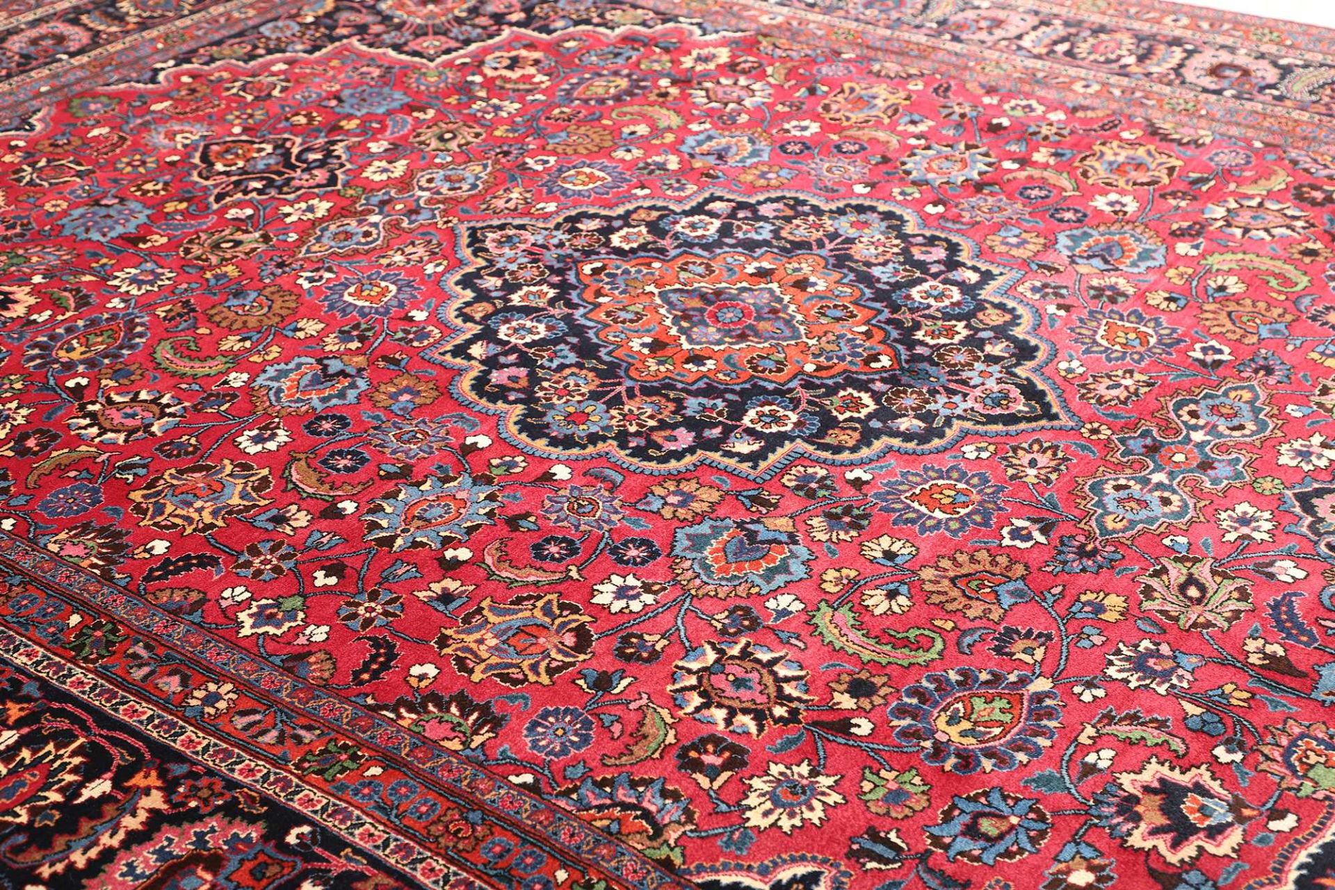 Mashhad Perserteppich aus Iran, 303 × 383 cm