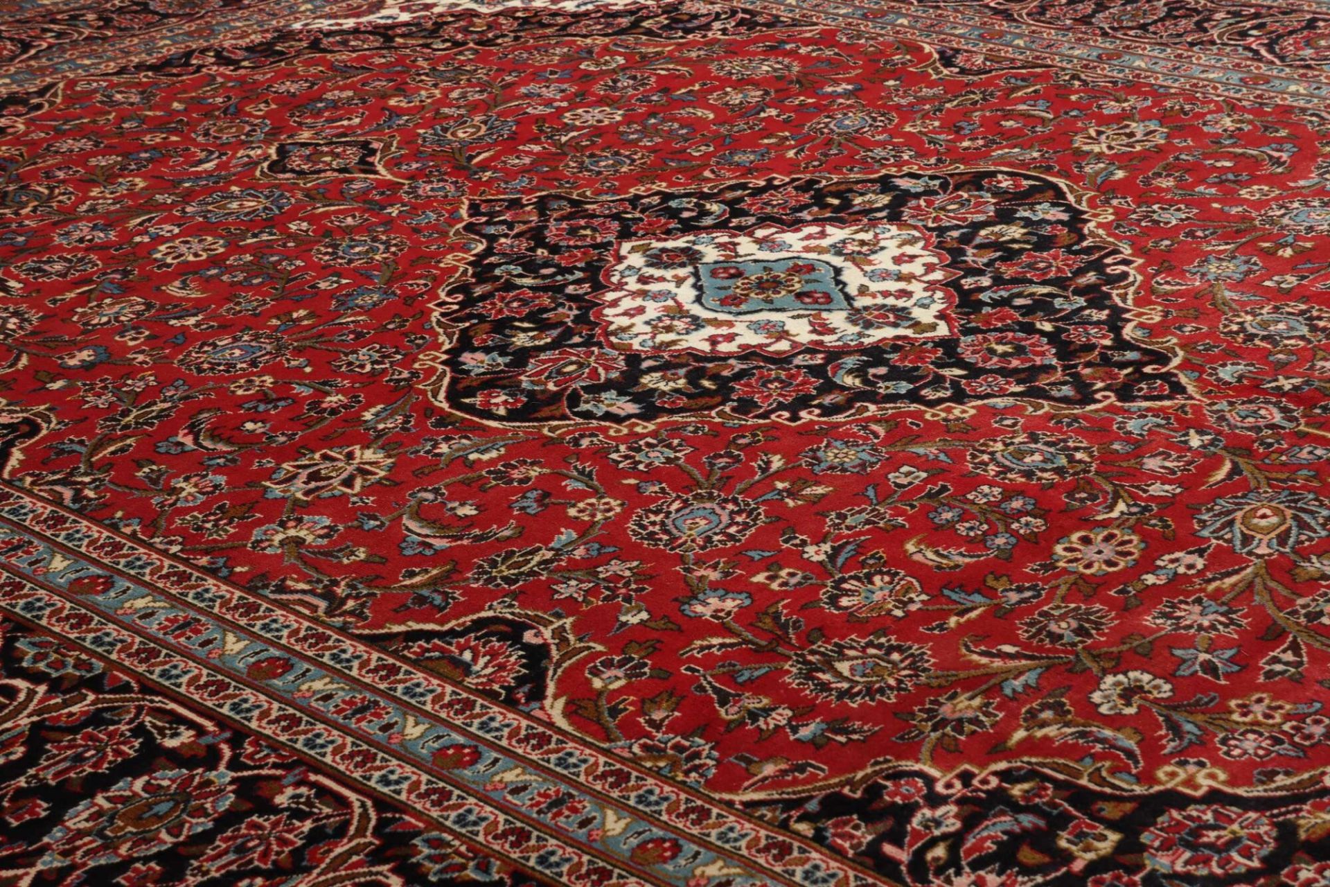 Kashan Perserteppich aus Iran, 294 × 392 cm
