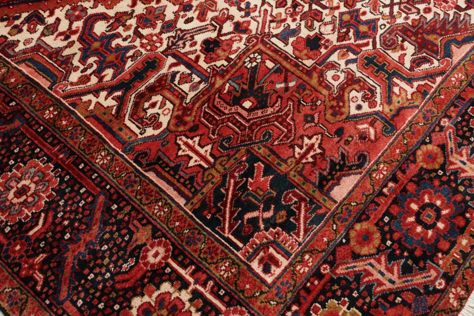 persischer-teppich-heriz-301-x-399-cm-schurwolle-handgeknupft-5 Heriz Perserteppich 301 × 399 cm aus Wolle, handgeknüpft