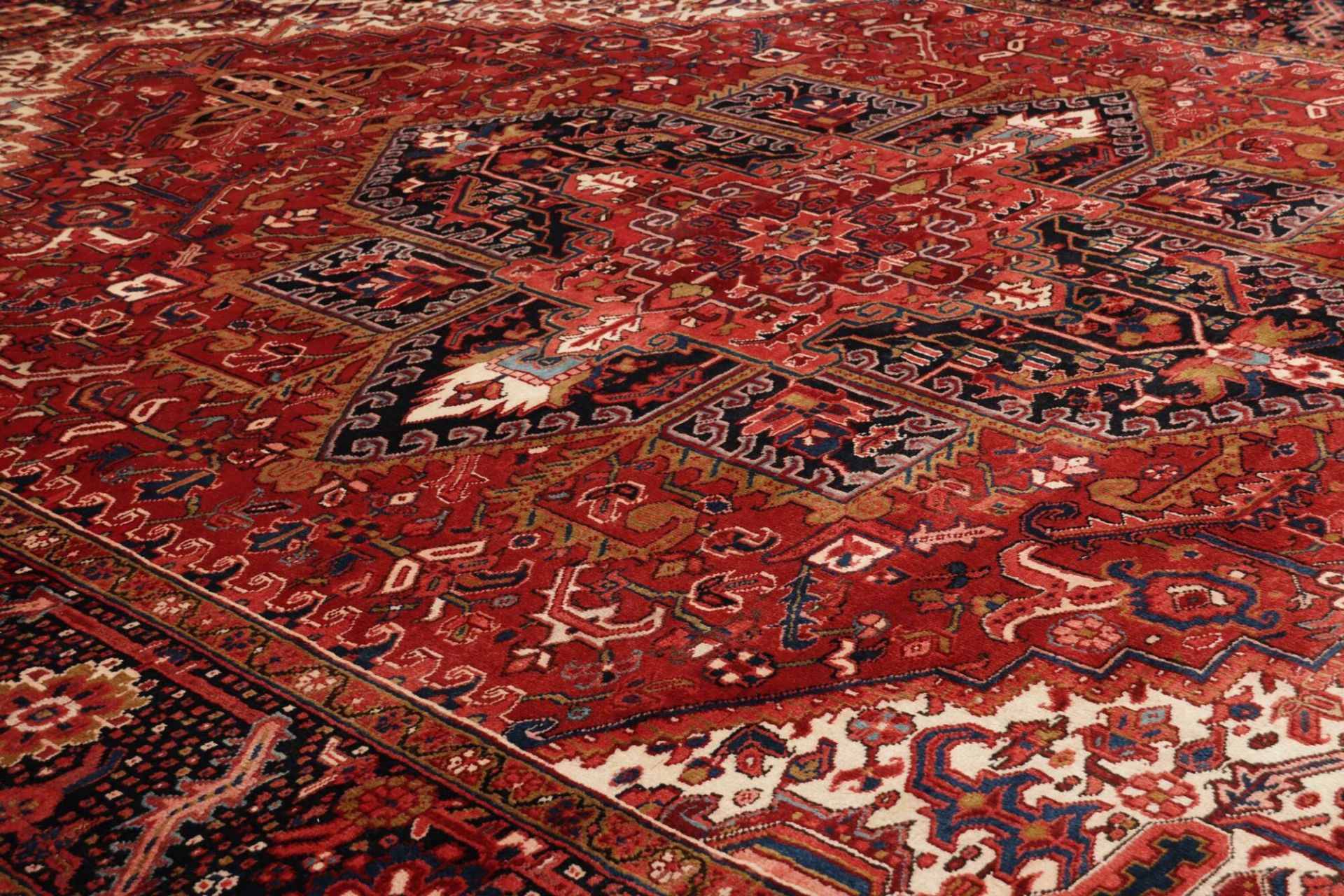 persischer-teppich-heriz-301-x-399-cm-schurwolle-handgeknupft-6 Heriz Perserteppich 301 × 399 cm aus Wolle, handgeknüpft