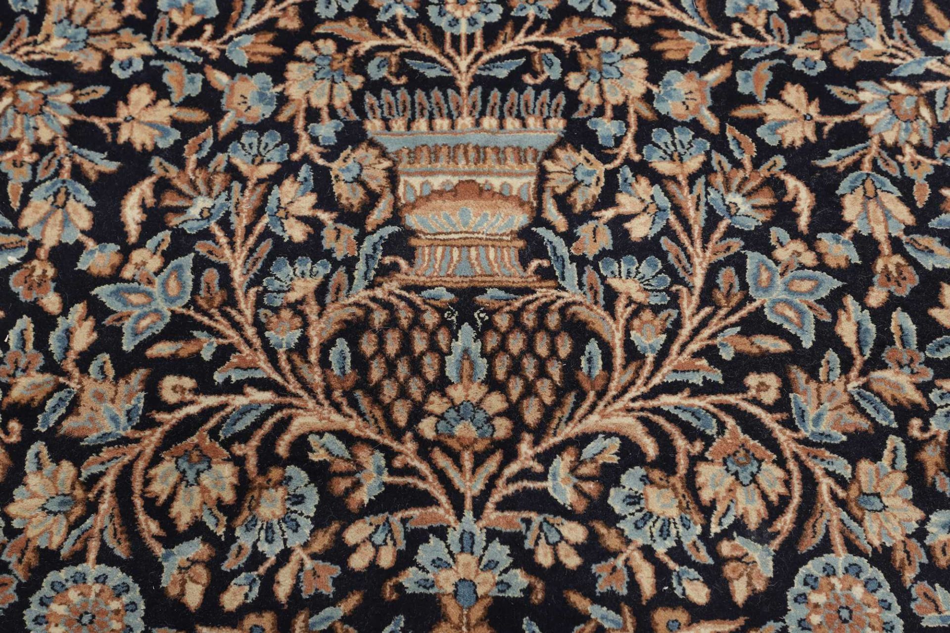 persischer-teppich-kirman-394-x-524-cm-schurwolle-handgeknupft-5 Kerman Perserteppich 394 × 524 cm aus Wolle, handgeknüpft