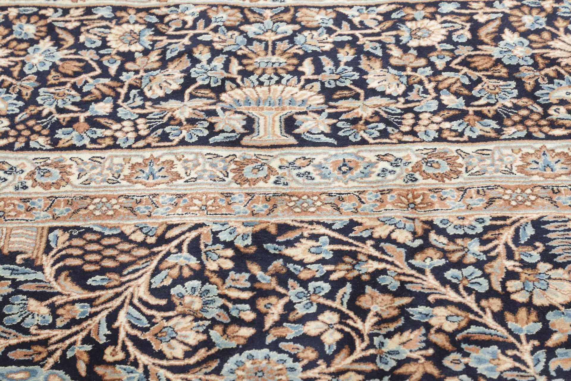 persischer-teppich-kirman-394-x-524-cm-schurwolle-handgeknupft-7 Kerman Perserteppich 394 × 524 cm aus Wolle, handgeknüpft