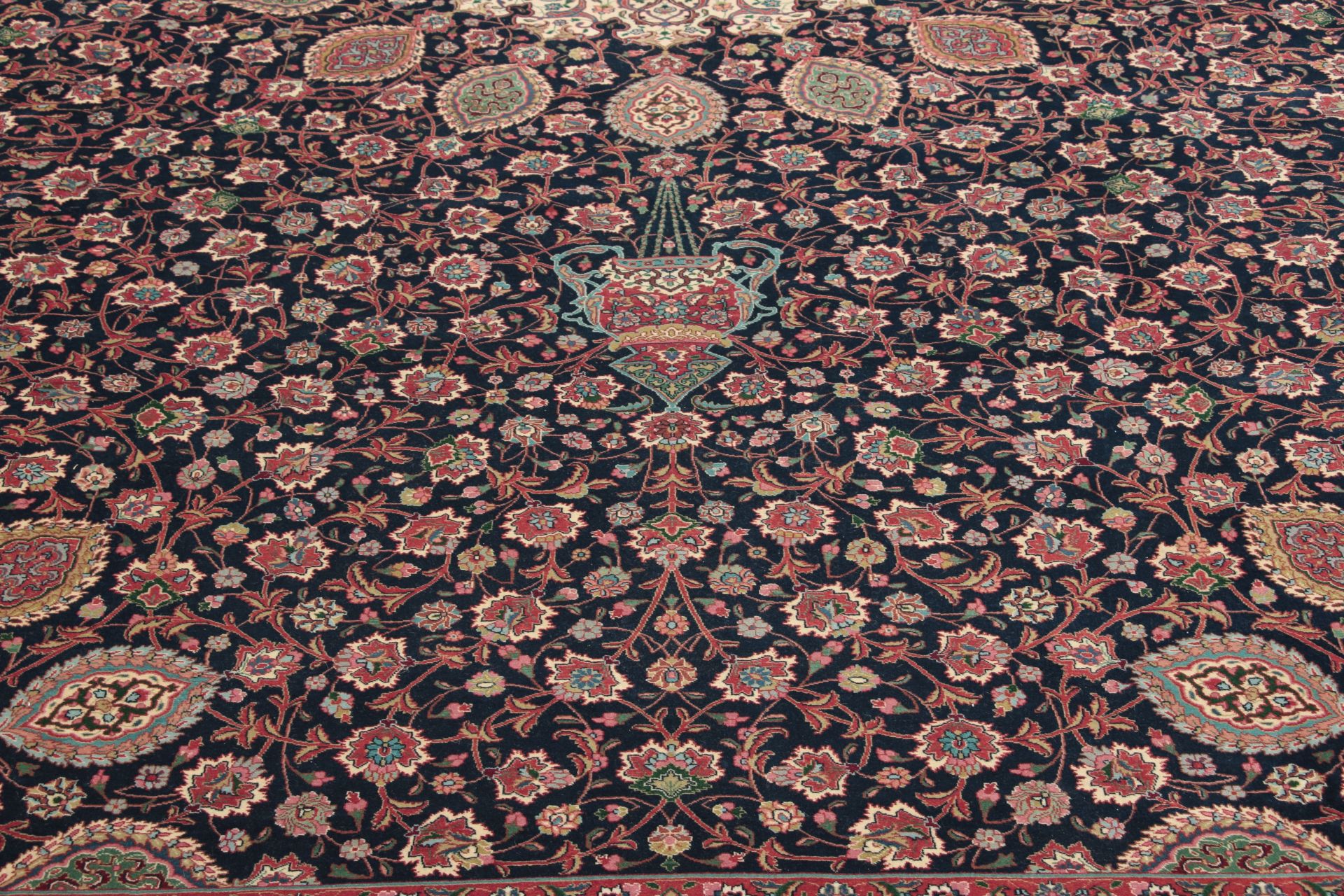 Täbriz Perserteppich 330 × 485 cm aus Wolle & Seide, handgeknüpft