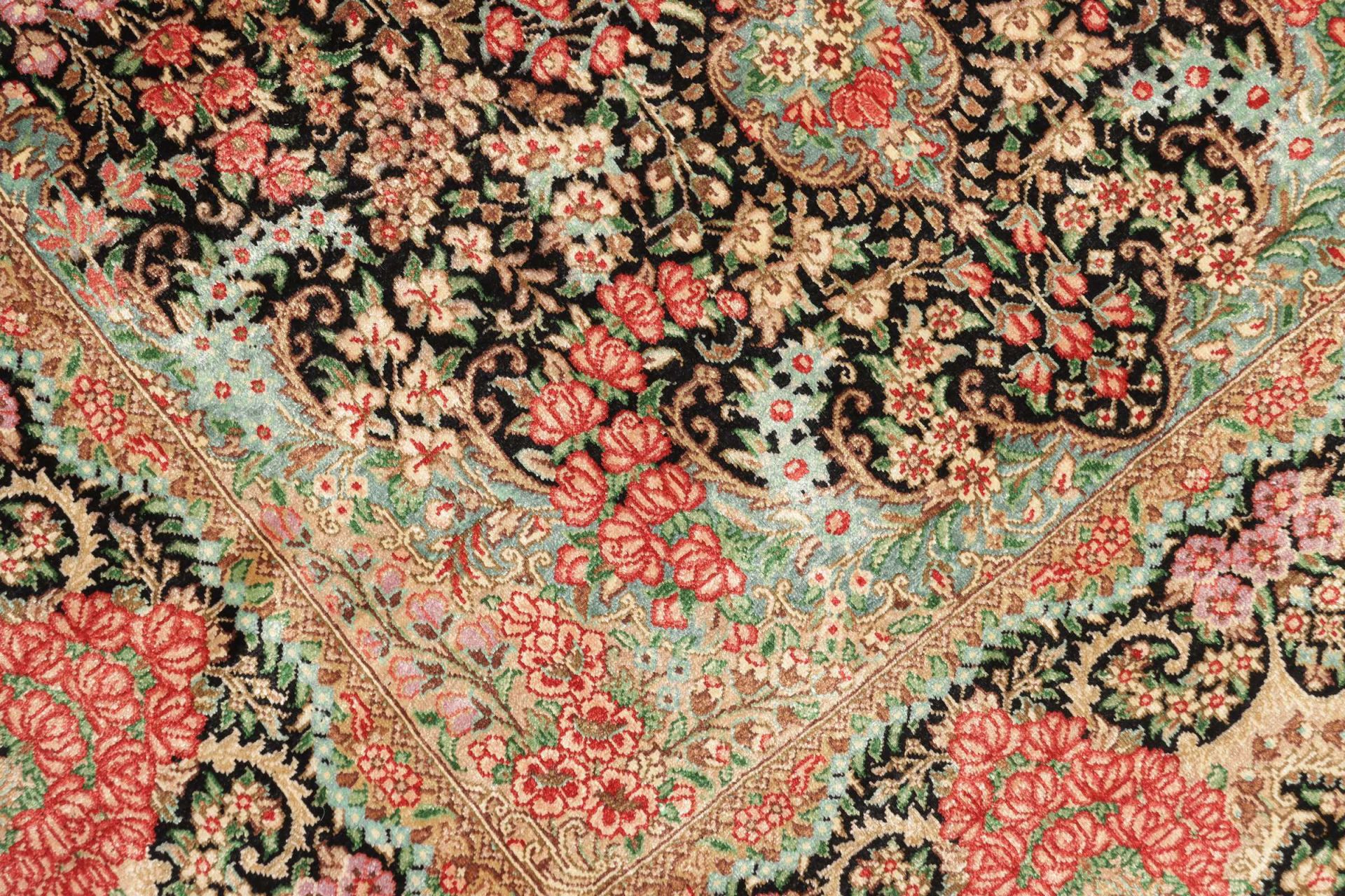 perserteppich-ghom-81-x-119-cm-seide-handgeknupft-edel-5 Ghom Perserteppich 81 × 119 cm aus Seide, handgeknüpft