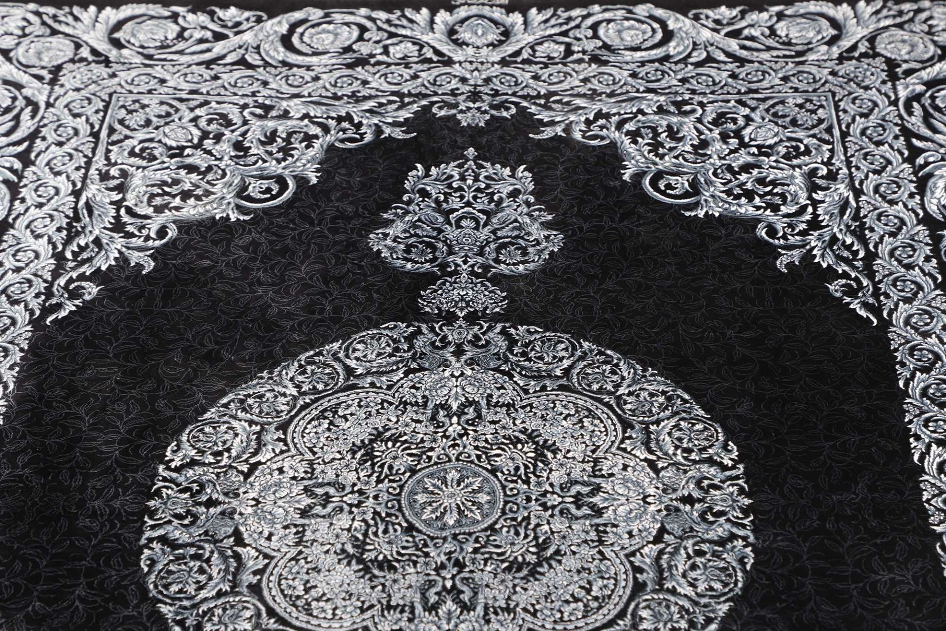 Ghom Perserteppich 136 × 199 cm aus Seide, handgeknüpft