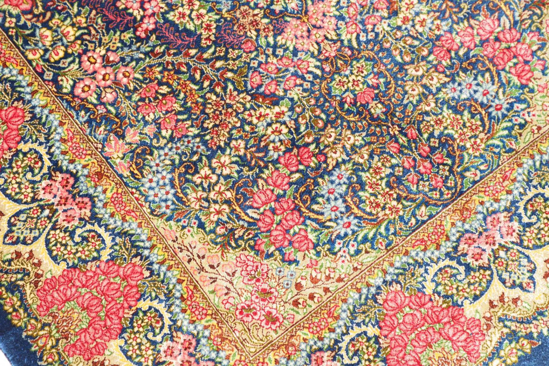 perserteppich-ghom-82-x-119-cm-seide-handgeknupft-edel-5 Handgeknüpfter Ghom Perserteppich 82 × 119 cm