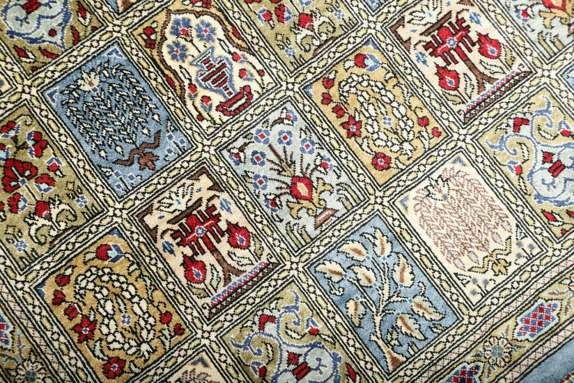 perserteppich-ghom-61-x-87-cm-seide-handgeknupft-edel-5 Ghom Perserteppich aus Iran, 61 × 87 cm