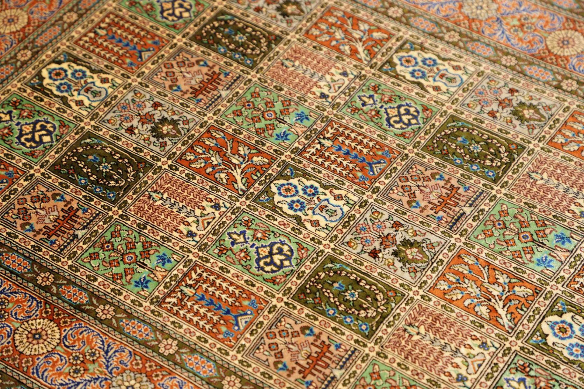 Handgeknüpfter Ghom Perserteppich, 78 × 121 cm, Seide