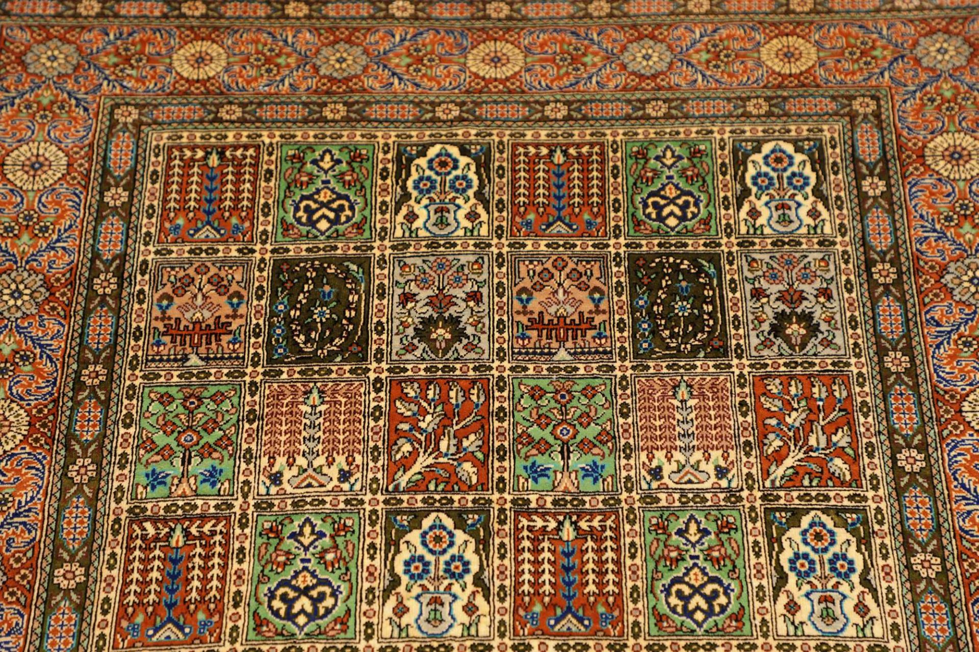Handgeknüpfter Ghom Perserteppich, 78 × 121 cm, Seide