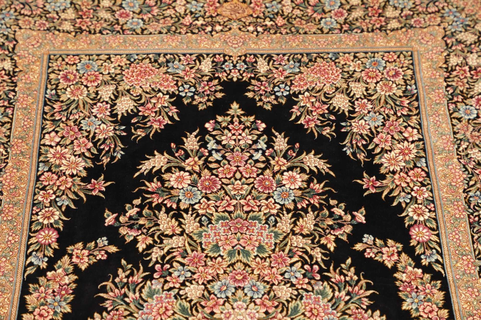 Handgeknüpfter Ghom Perserteppich, 85 × 122 cm, Seide