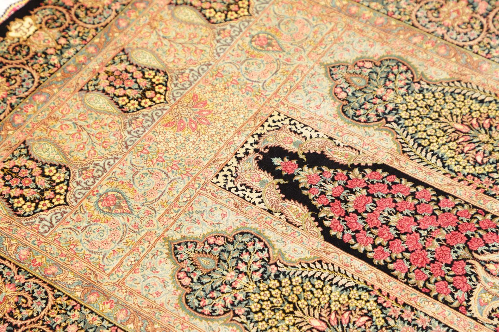 Ghom Perserteppich 83 × 117 cm aus Seide, handgeknüpft