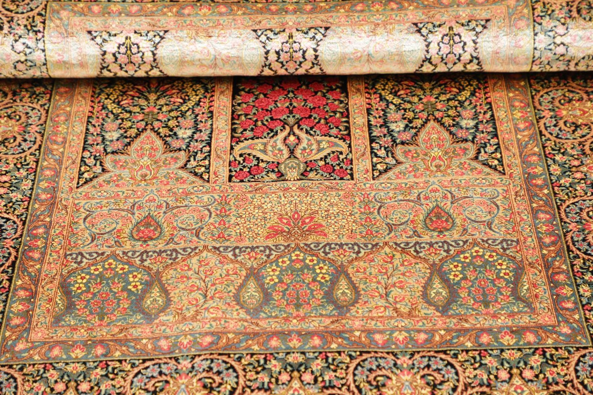 Ghom Perserteppich 83 × 117 cm aus Seide, handgeknüpft