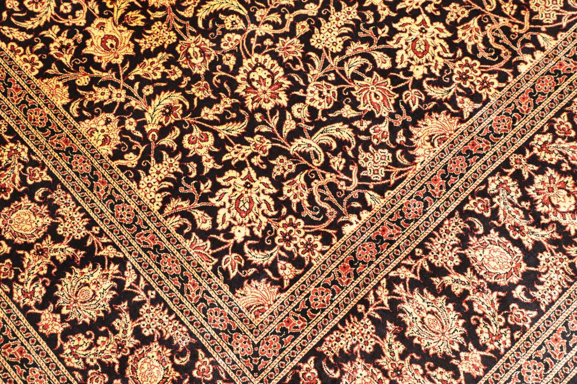 perserteppich-ghom-201-x-290-cm-seide-handgeknupft-exklusiv-5 Ghom Perserteppich 201 × 290 cm aus Seide, handgeknüpft