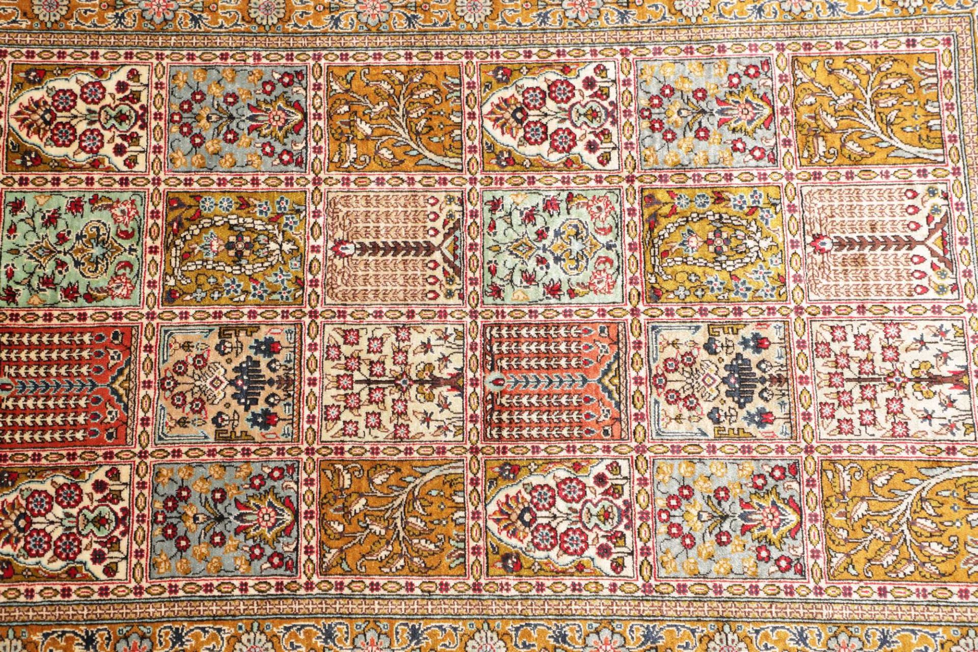Handgeknüpfter Ghom Perserteppich, 59 × 89 cm, Seide