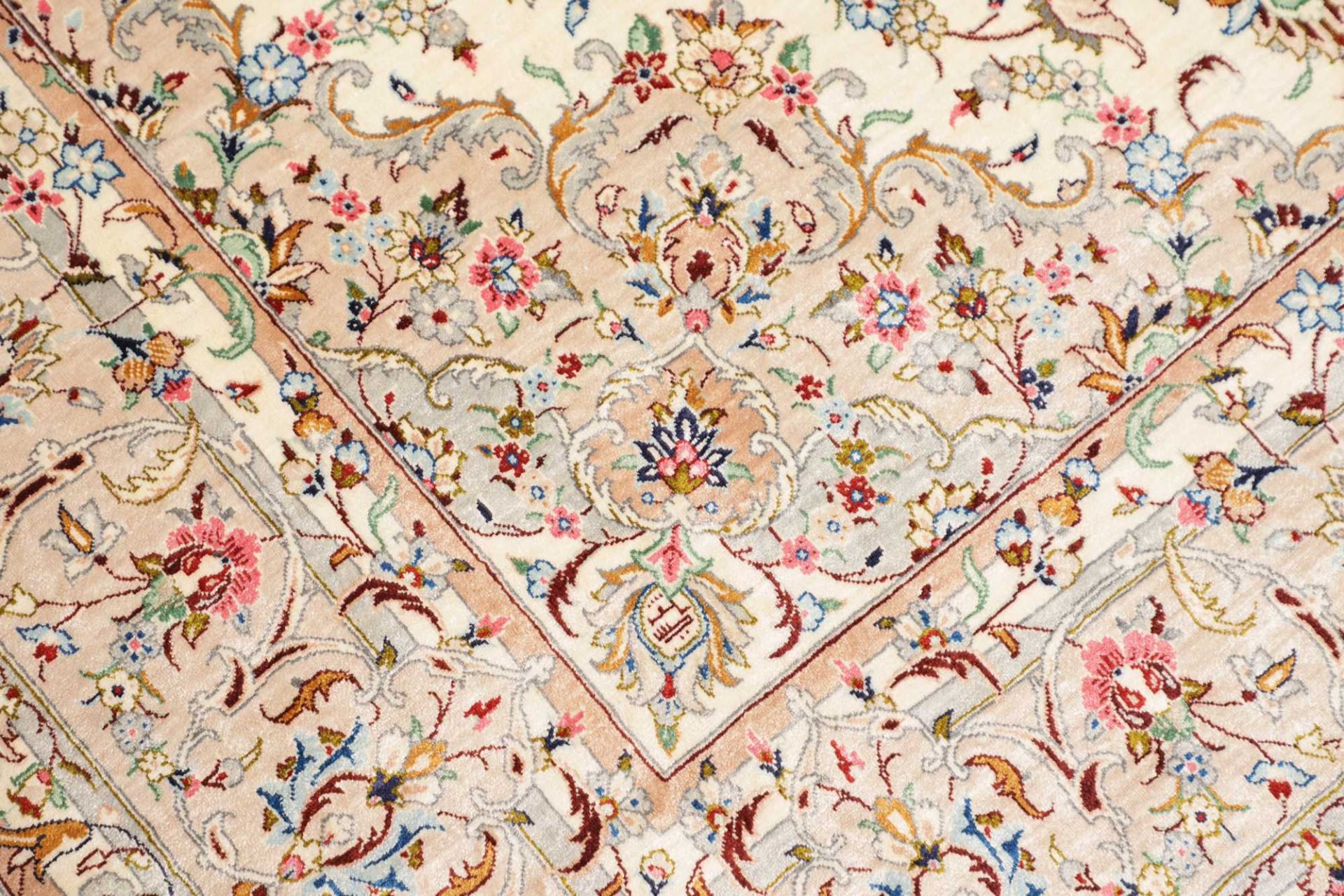 Handgeknüpfter Ghom Perserteppich, 130 × 207 cm, Seide