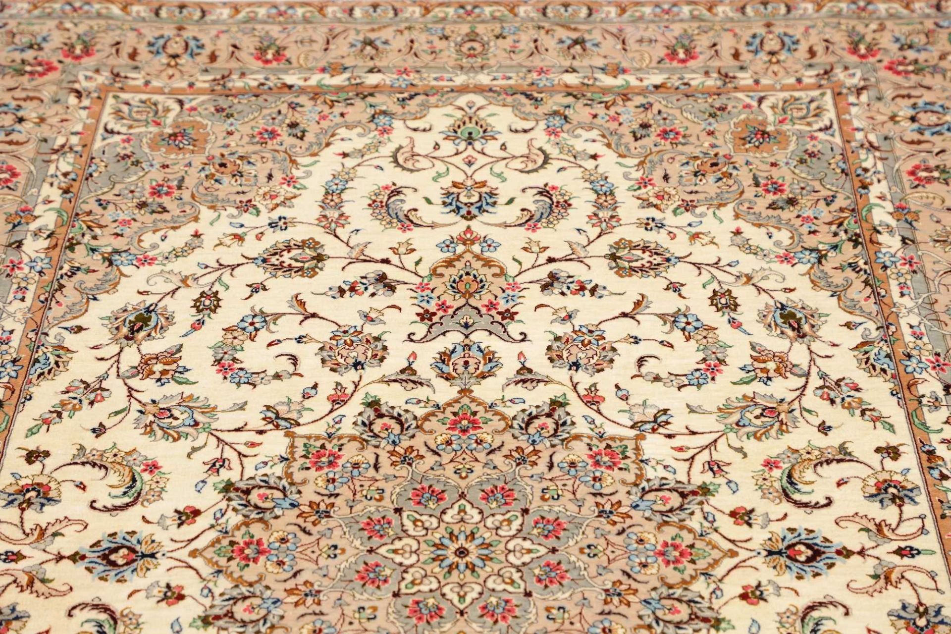 Handgeknüpfter Ghom Perserteppich, 130 × 207 cm, Seide