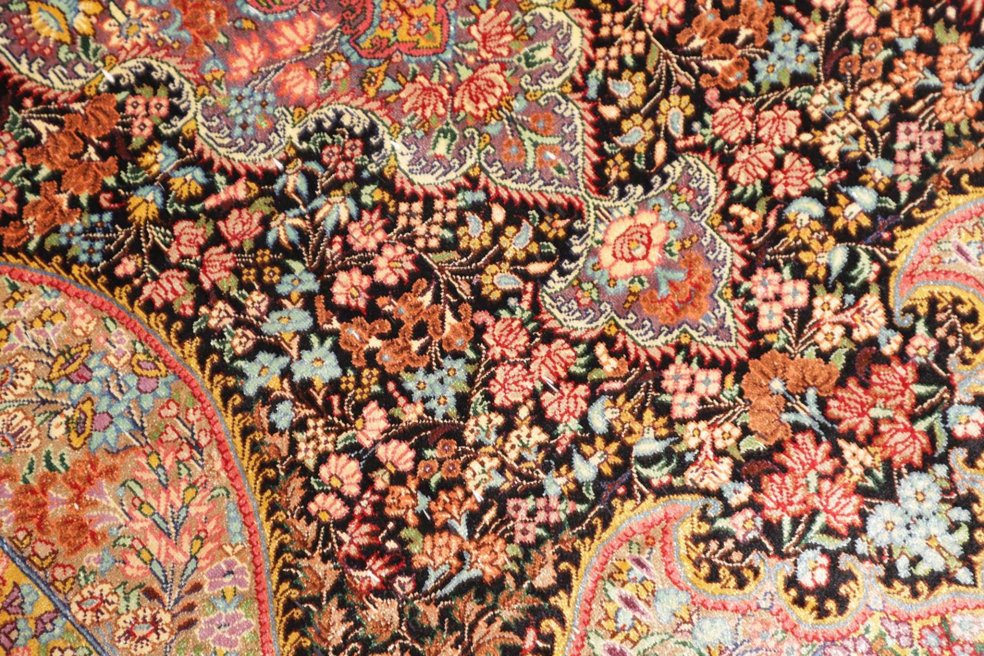 perserteppich-ghom-61-x-86-cm-seide-handgeknupft-edel-glanzend-5 Handgeknüpfter Ghom Perserteppich 61 × 86 cm
