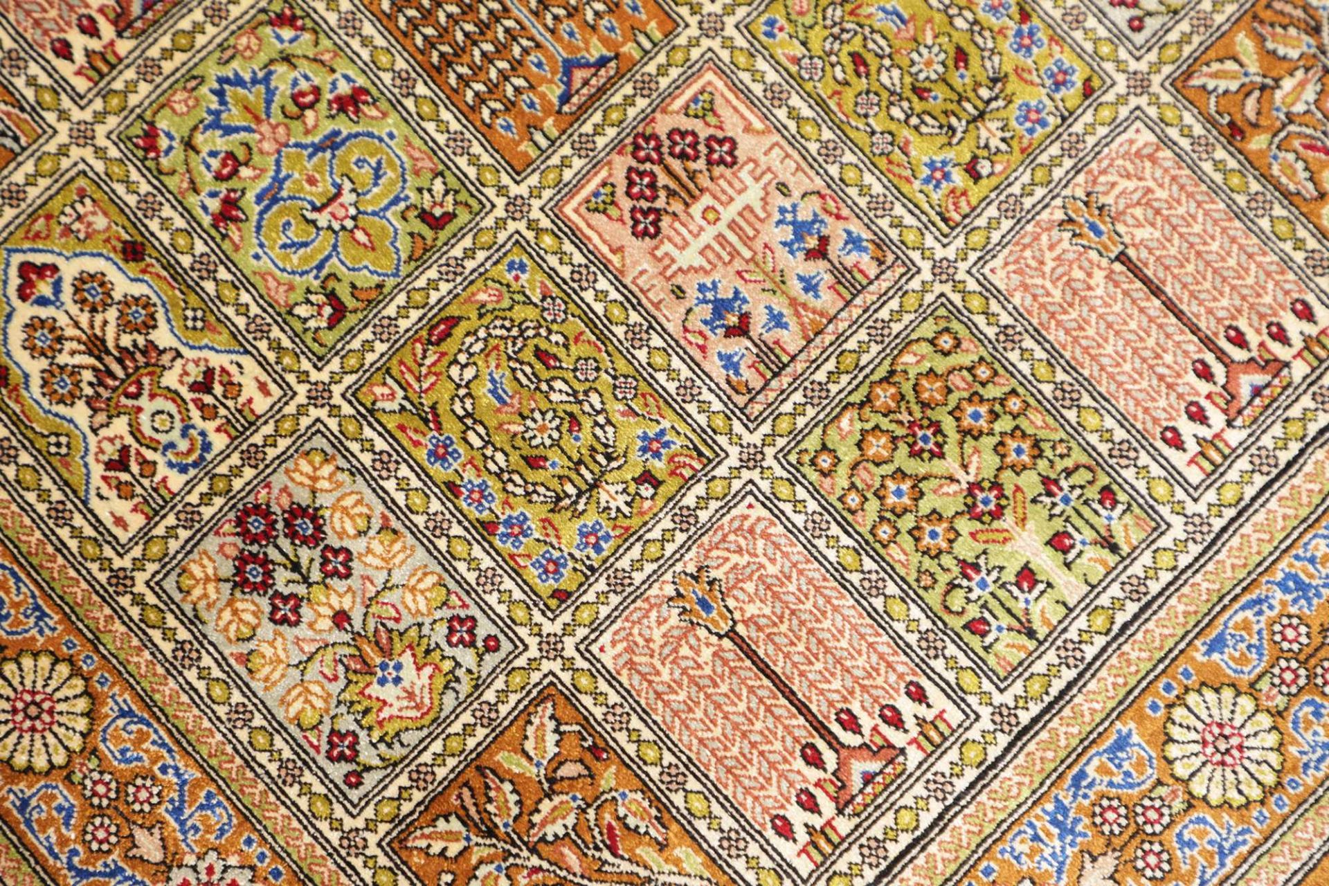 Handgeknüpfter Ghom Perserteppich, 59 × 91 cm, Seide