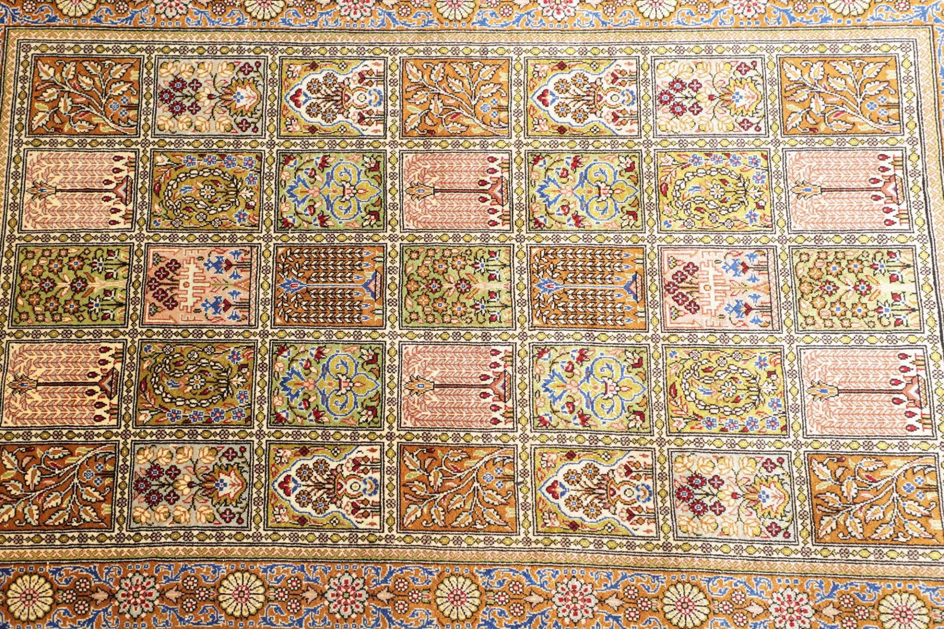 Handgeknüpfter Ghom Perserteppich, 59 × 91 cm, Seide