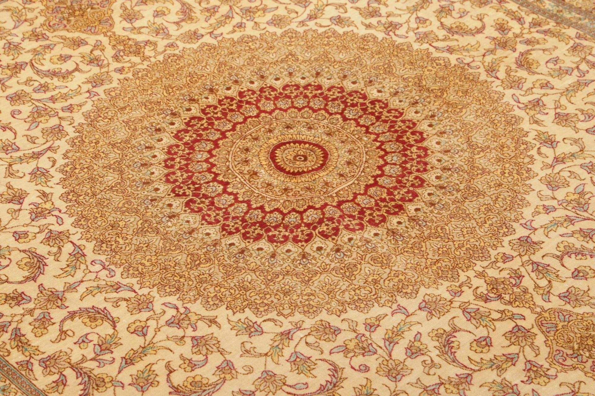 Handgeknüpfter Ghom Perserteppich, 162 × 236 cm, Seide