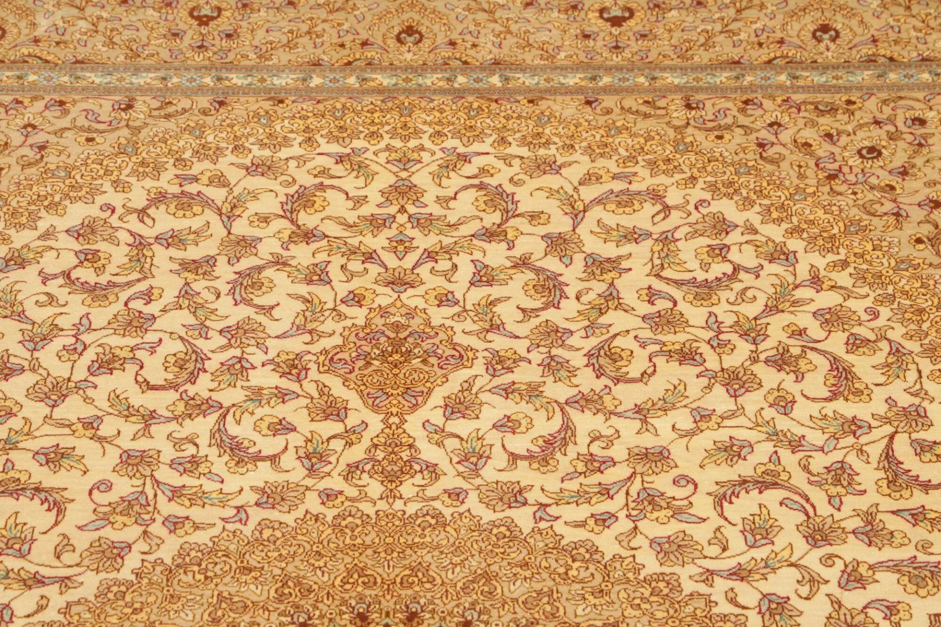 Handgeknüpfter Ghom Perserteppich, 162 × 236 cm, Seide