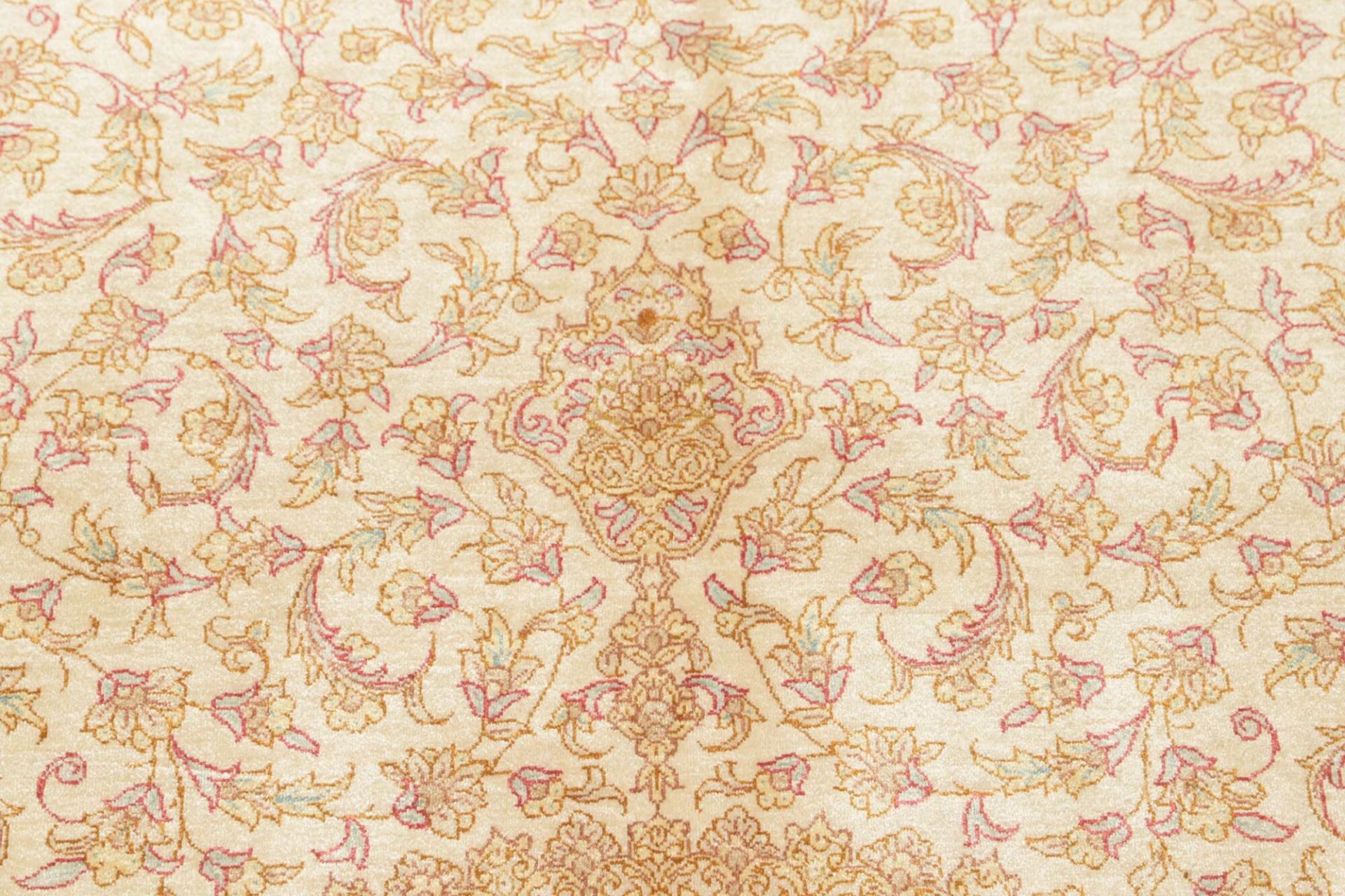 Handgeknüpfter Ghom Perserteppich, 162 × 236 cm, Seide