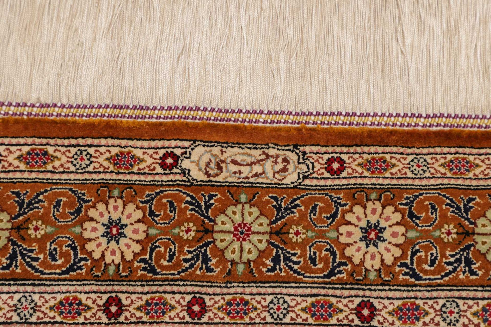 perserteppich-ghom-81-x-119-cm-seide-handgeknupft-exklusiv-8 Ghom Perserteppich 81 × 119 cm aus Seide, handgeknüpft