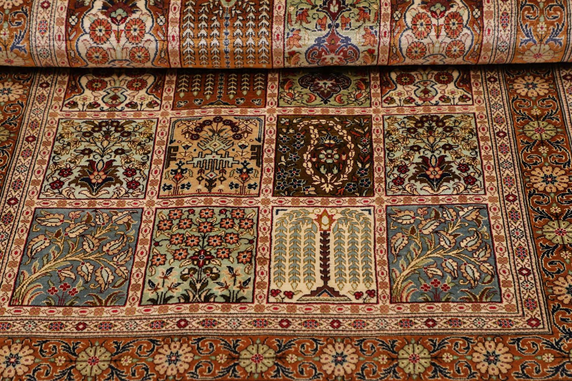 perserteppich-ghom-81-x-119-cm-seide-handgeknupft-exklusiv-10 Ghom Perserteppich 81 × 119 cm aus Seide, handgeknüpft