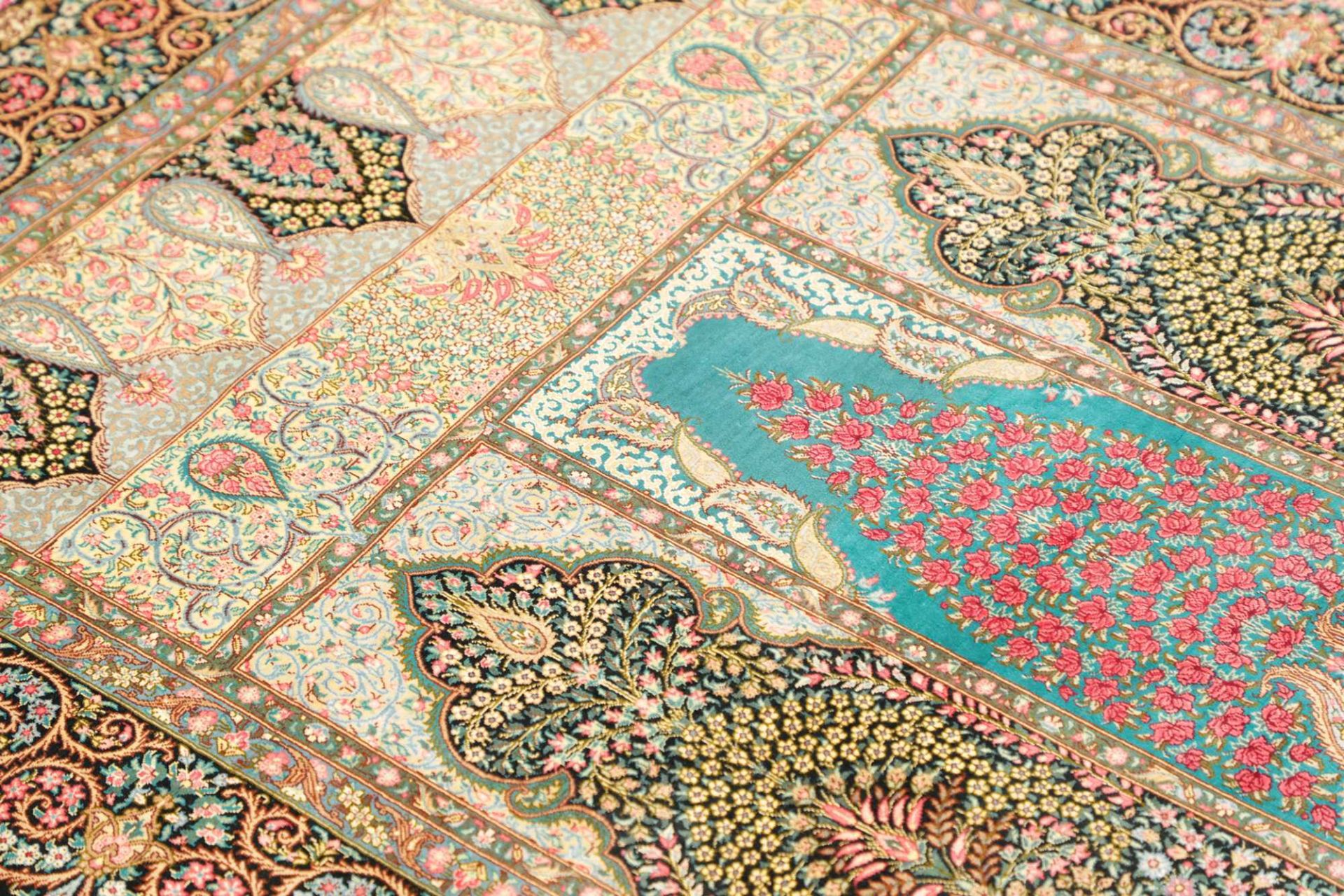 Handgeknüpfter Ghom Perserteppich, 106 × 164 cm, Seide