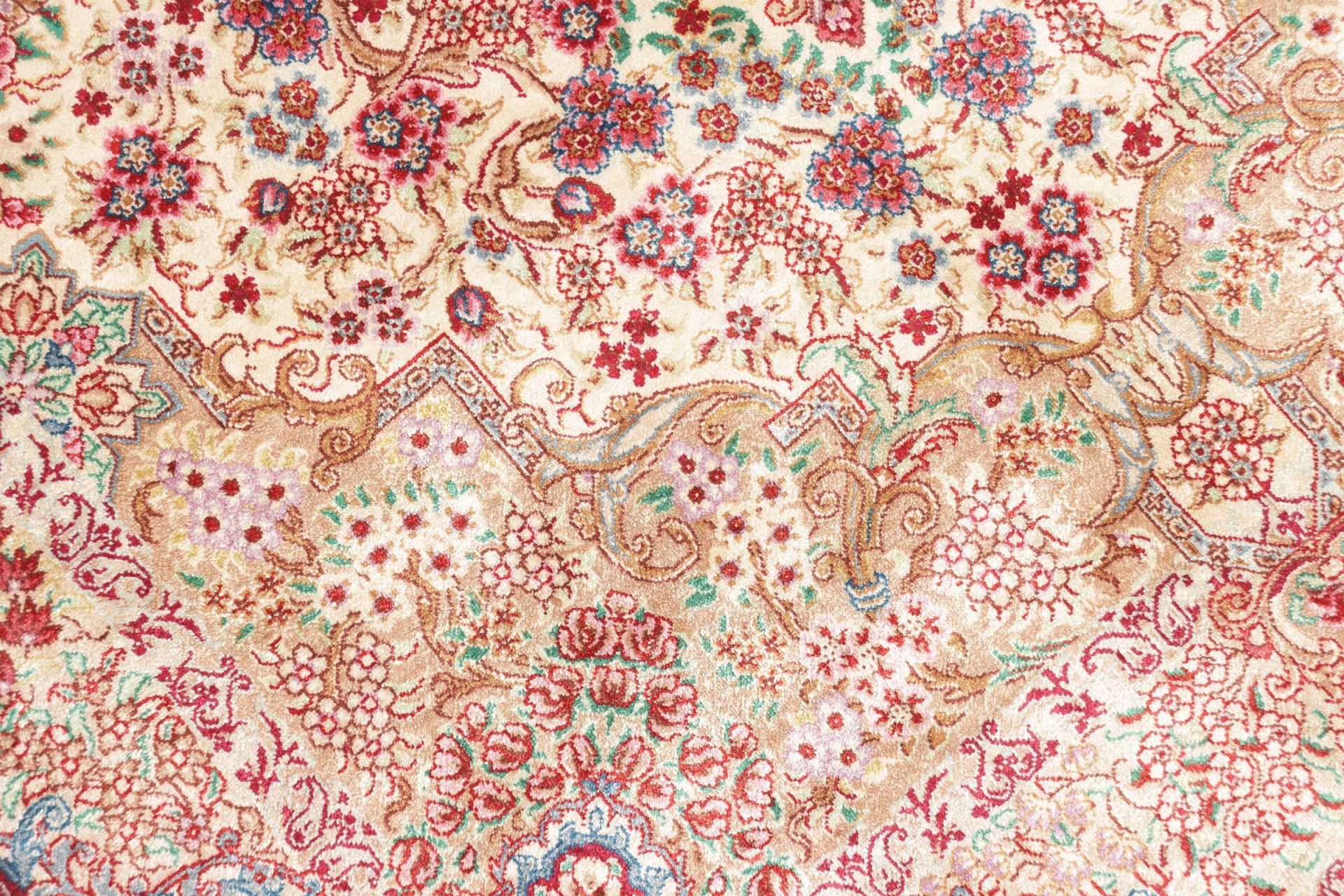Handgeknüpfter Ghom Perserteppich, 82 × 117 cm, Seide