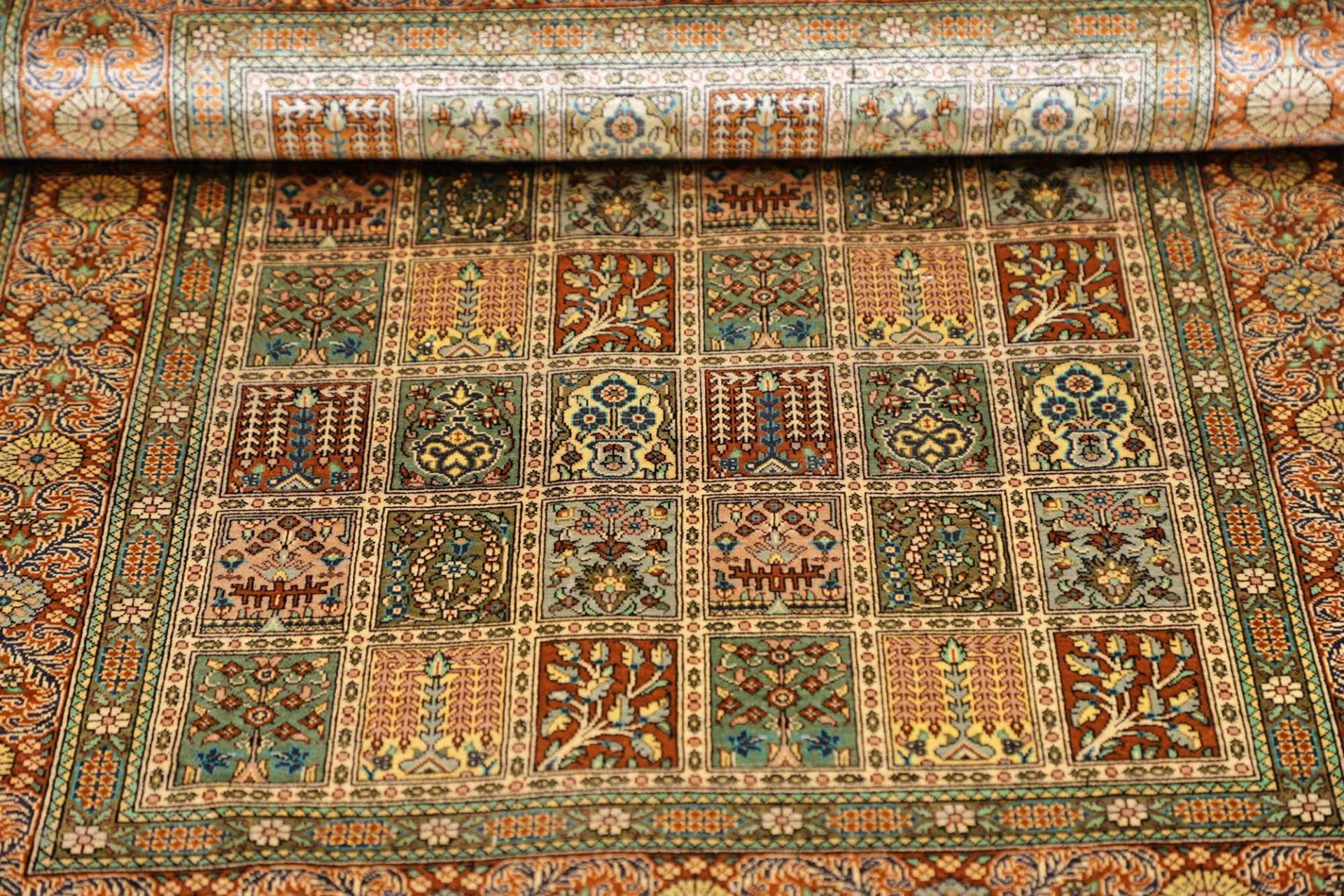 Handgeknüpfter Ghom Perserteppich, 79 × 119 cm, Seide